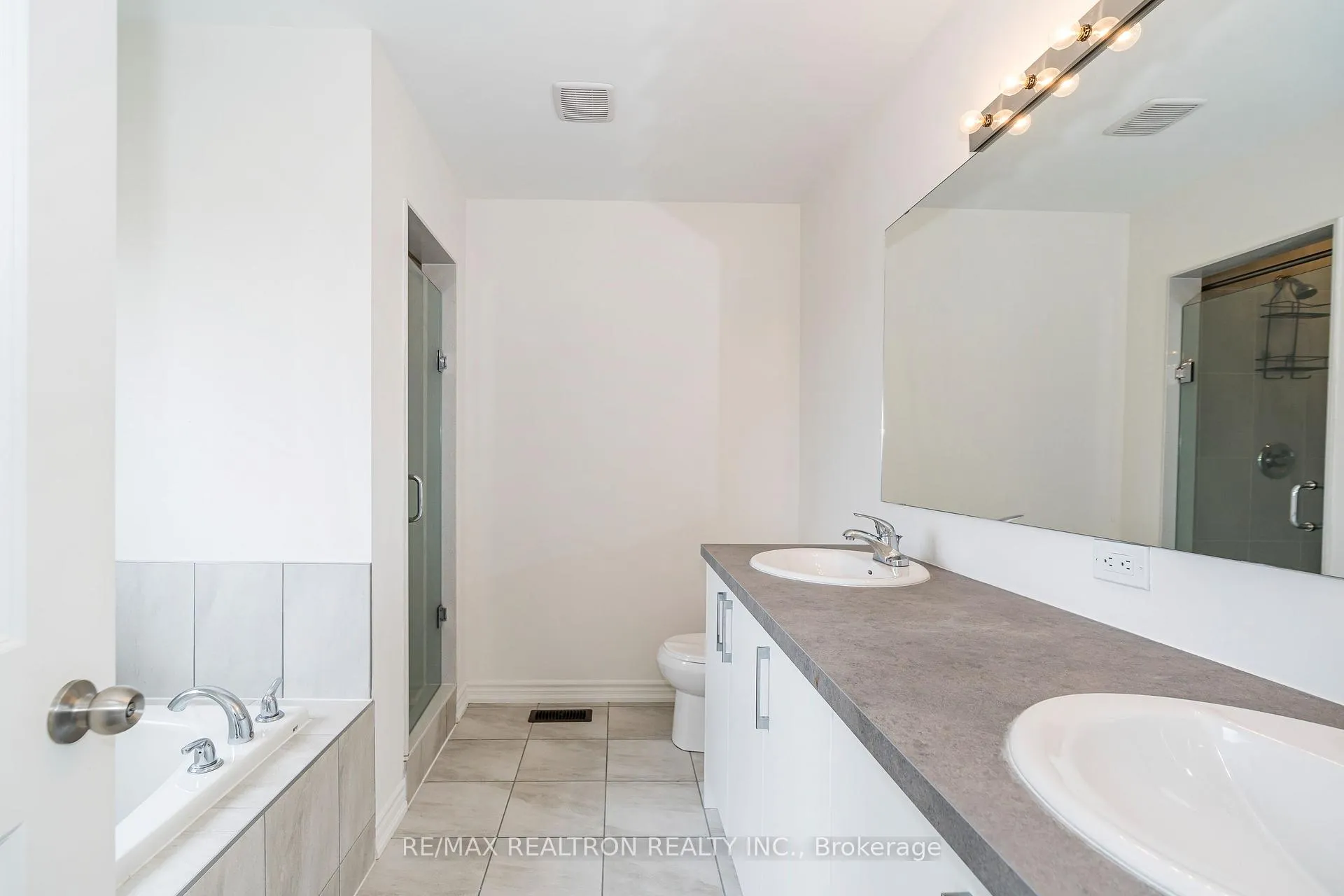 Photo 32 of 182 Lyle Drive, Clarington, Bowmanville — HOMEH