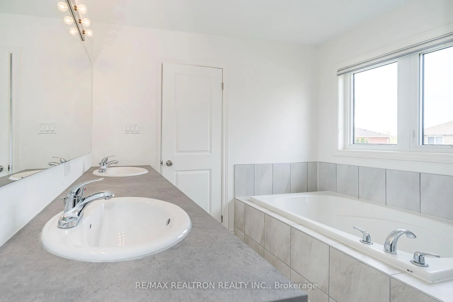 Photo 33 of 182 Lyle Drive, Clarington, Bowmanville — HOMEH