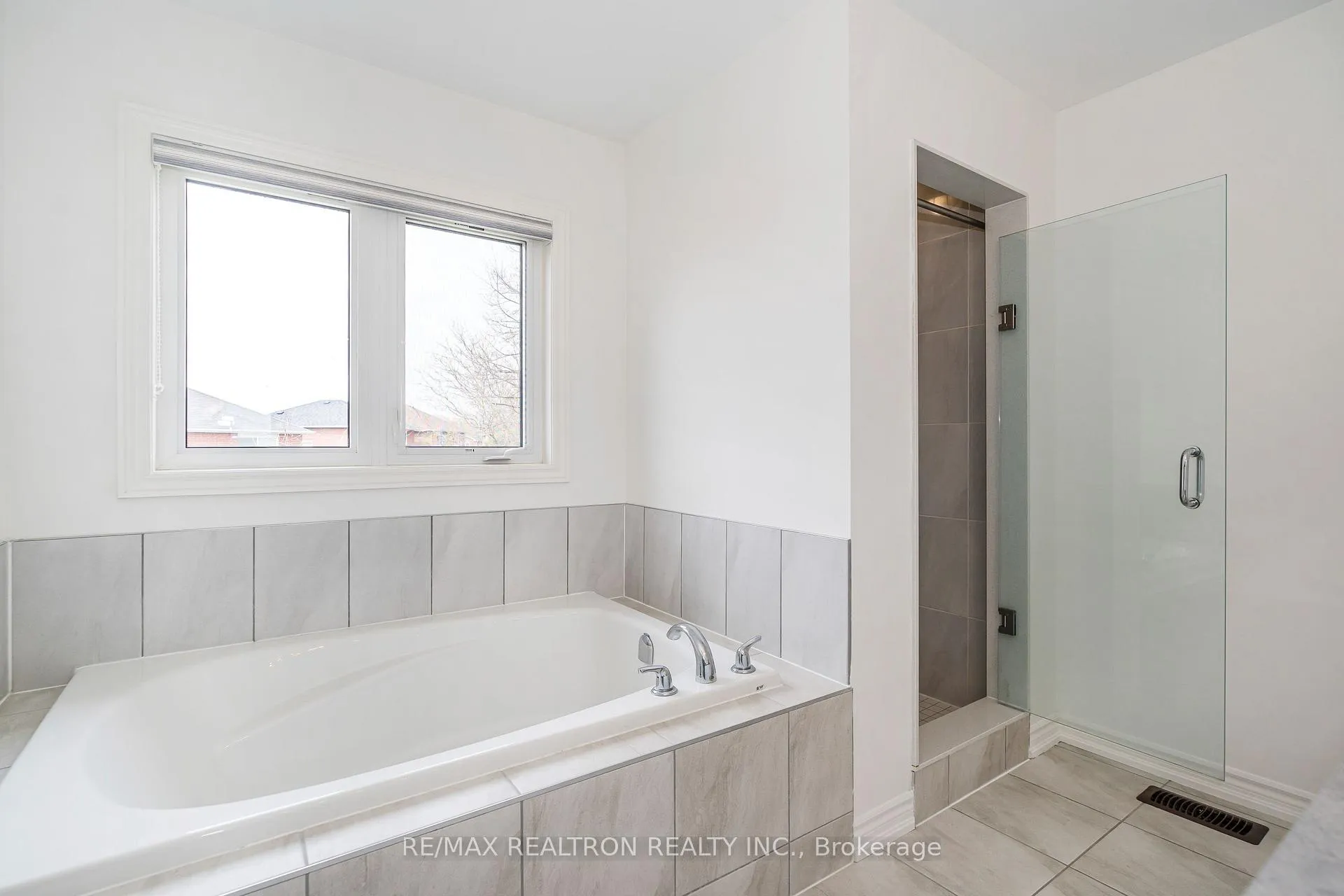 Photo 34 of 182 Lyle Drive, Clarington, Bowmanville — HOMEH