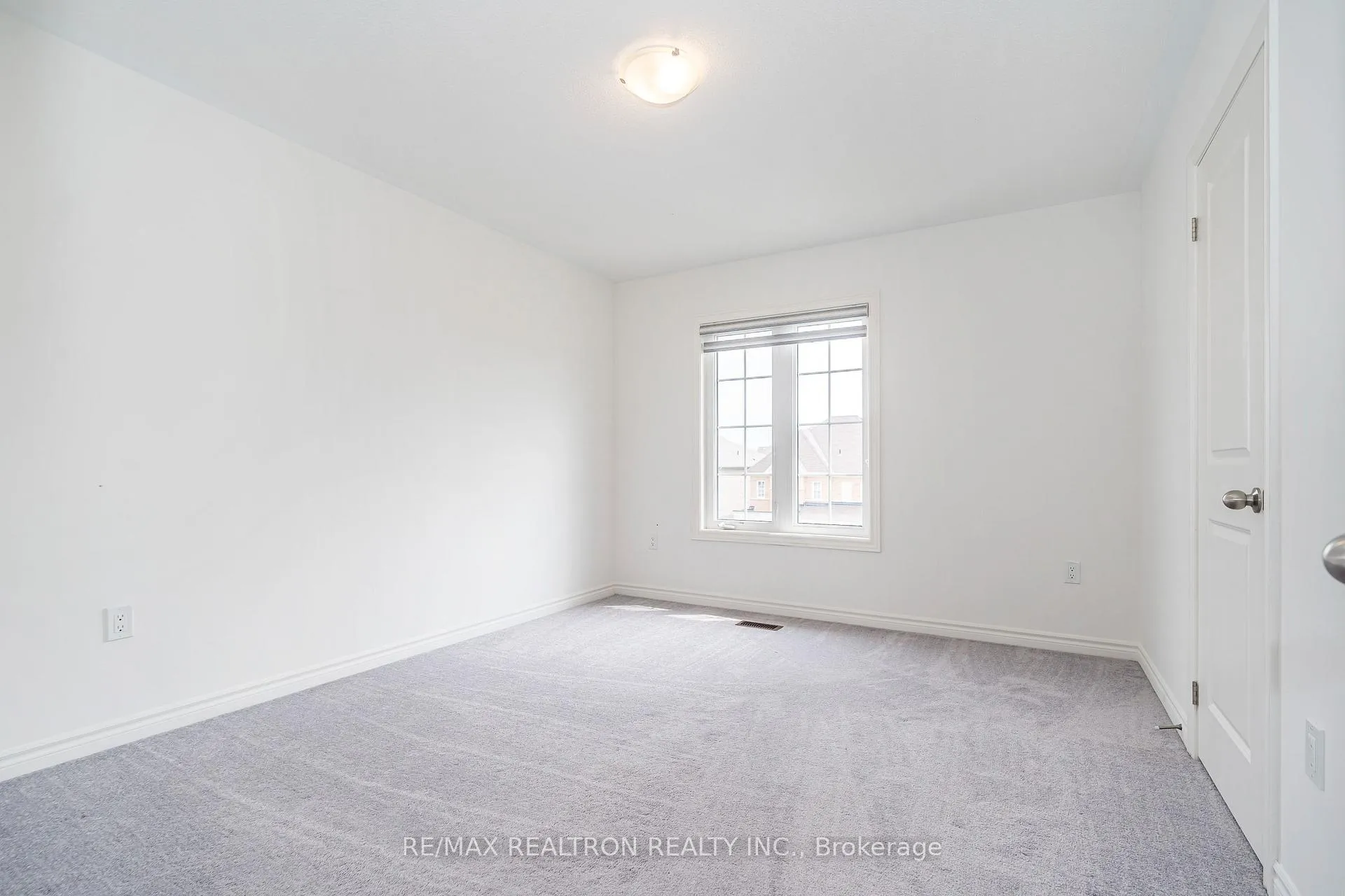 Photo 37 of 182 Lyle Drive, Clarington, Bowmanville — HOMEH