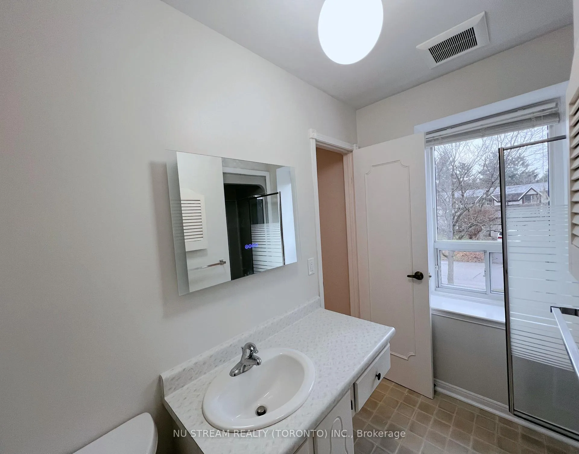 Photo 8 of 11 Newton Gate, Markham, Markham Village — HOMEH