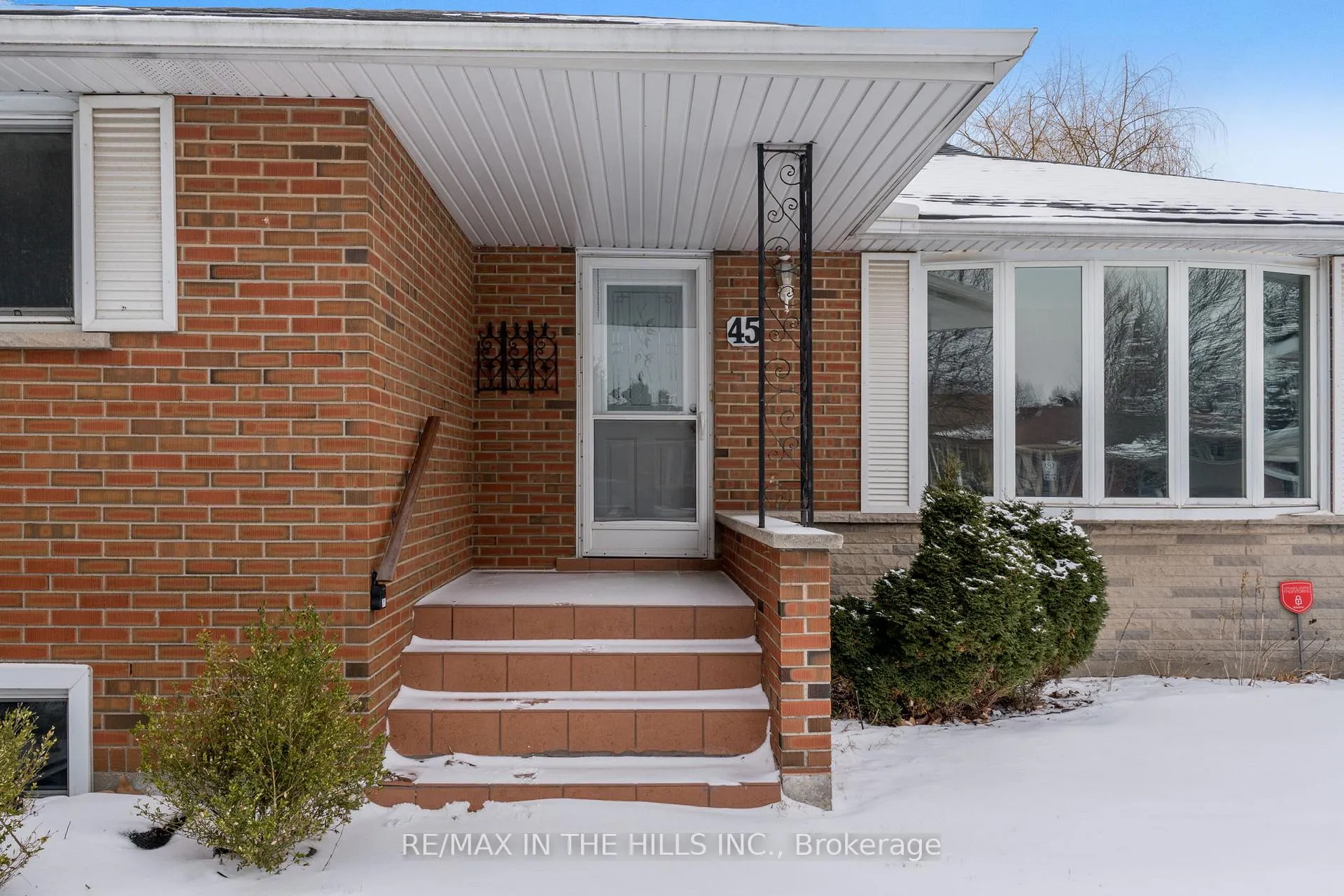 Photo 3 of 45 Algoma Crescent, Hamilton, Buchanan — HOMEH