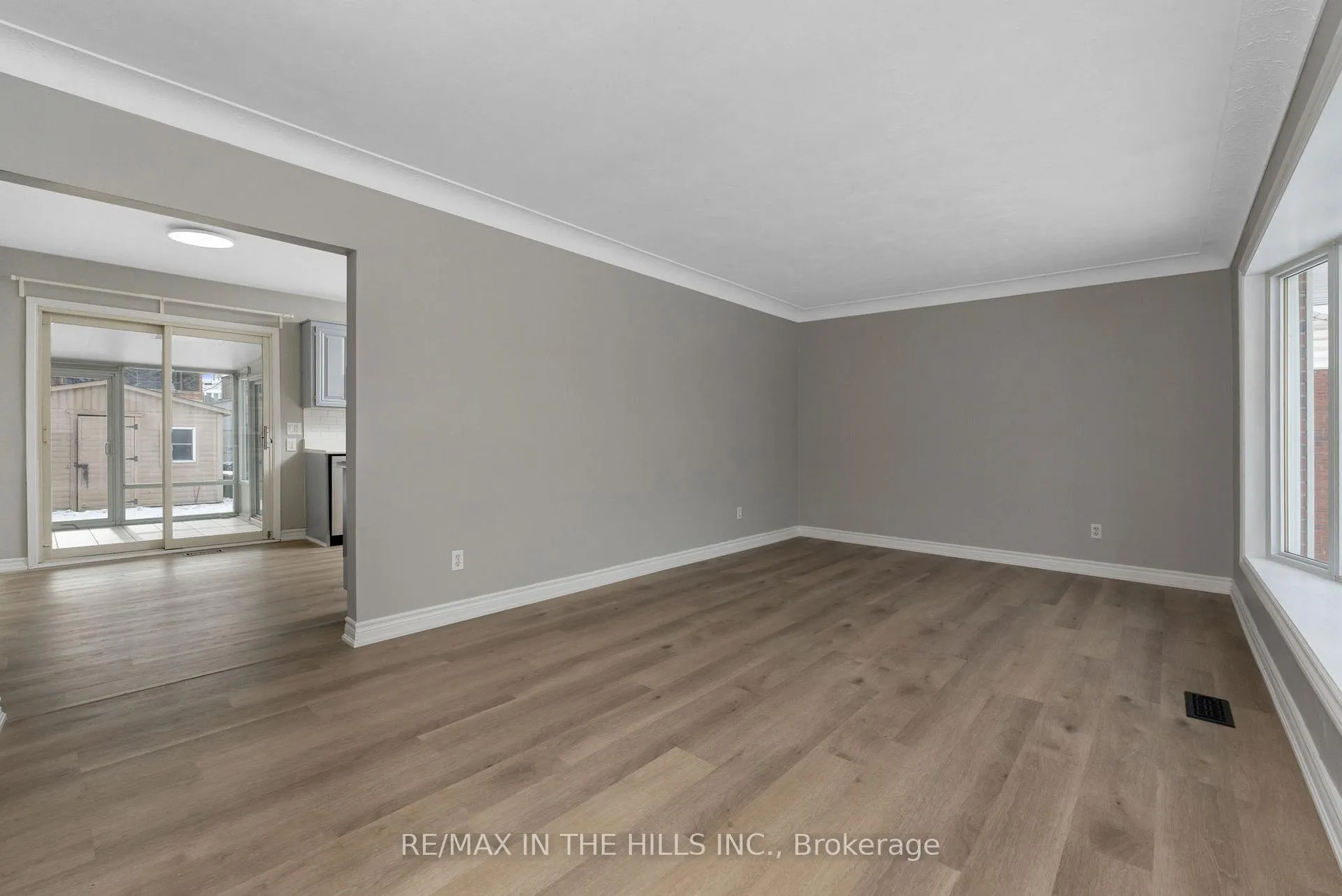 Photo 5 of 45 Algoma Crescent, Hamilton, Buchanan — HOMEH