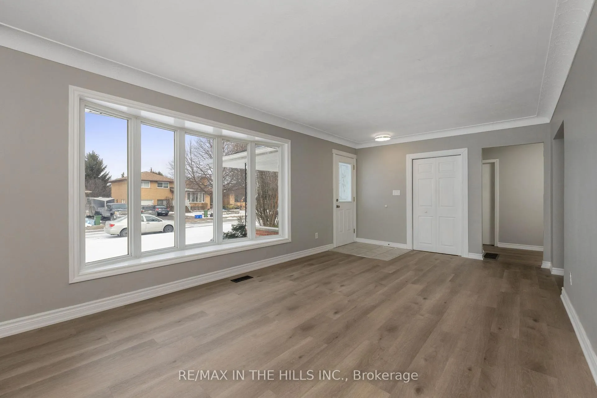 Photo 7 of 45 Algoma Crescent, Hamilton, Buchanan — HOMEH