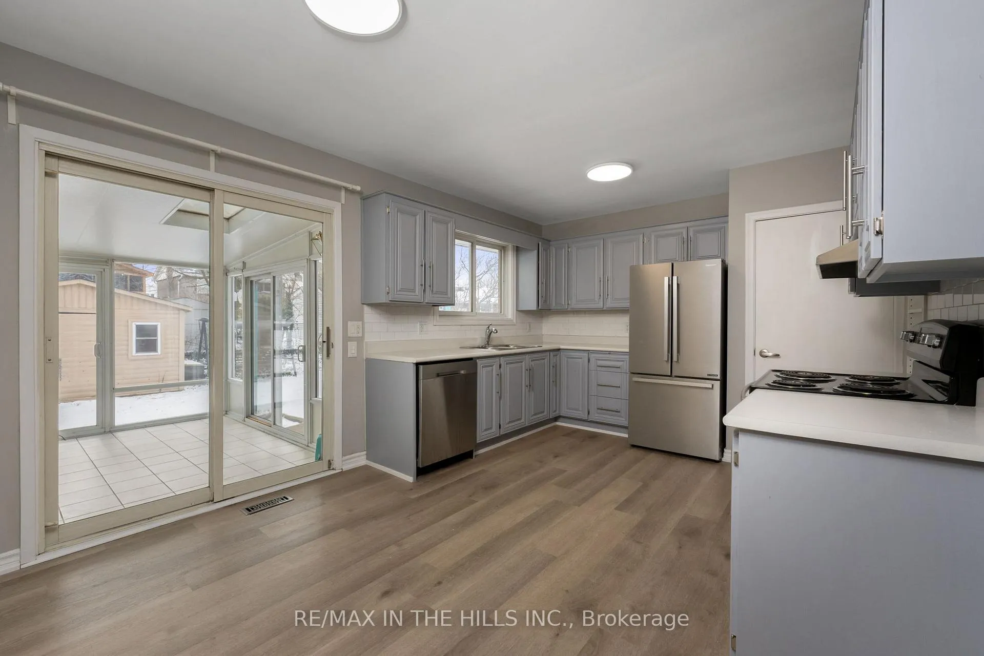 Photo 9 of 45 Algoma Crescent, Hamilton, Buchanan — HOMEH