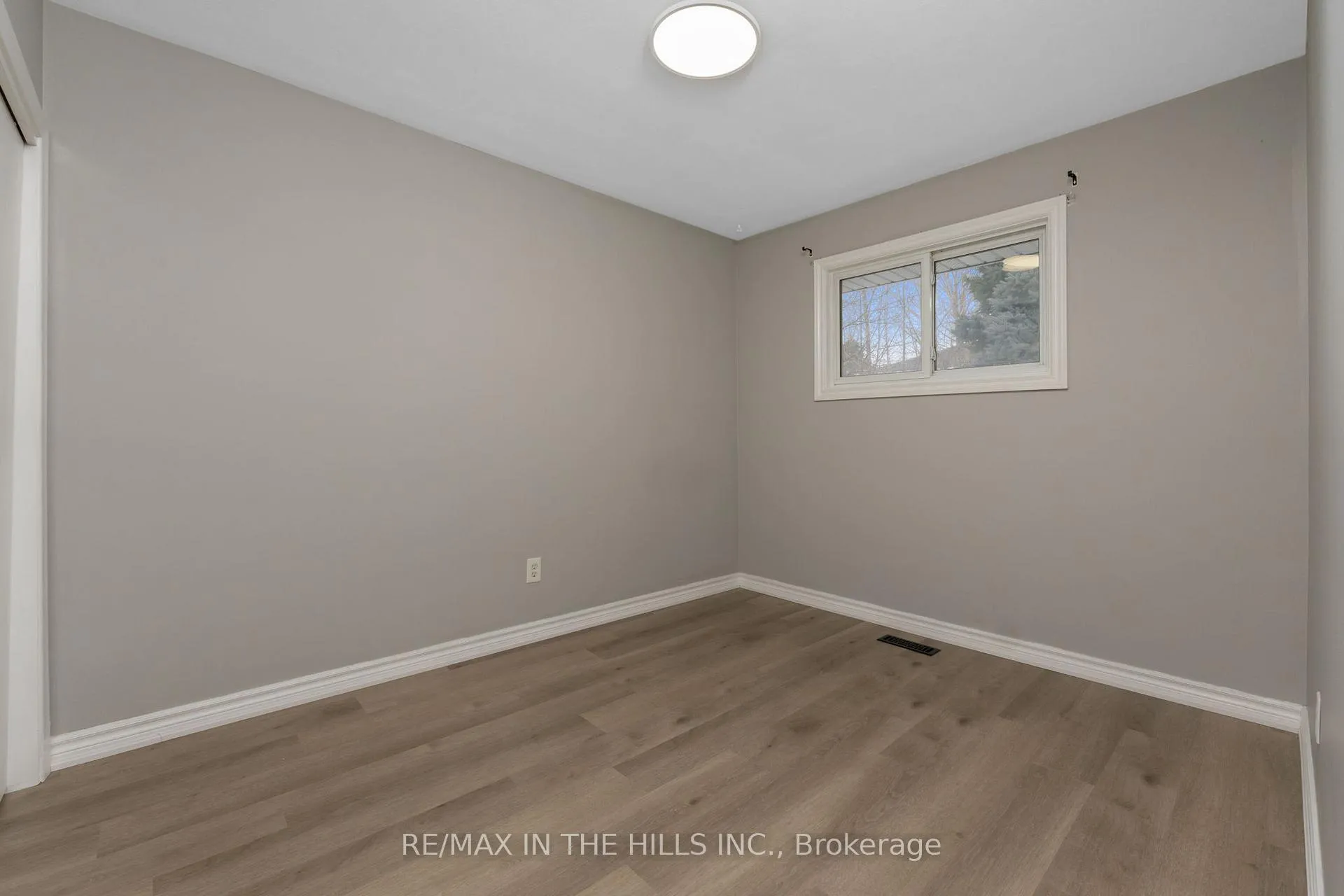 Photo 18 of 45 Algoma Crescent, Hamilton, Buchanan — HOMEH
