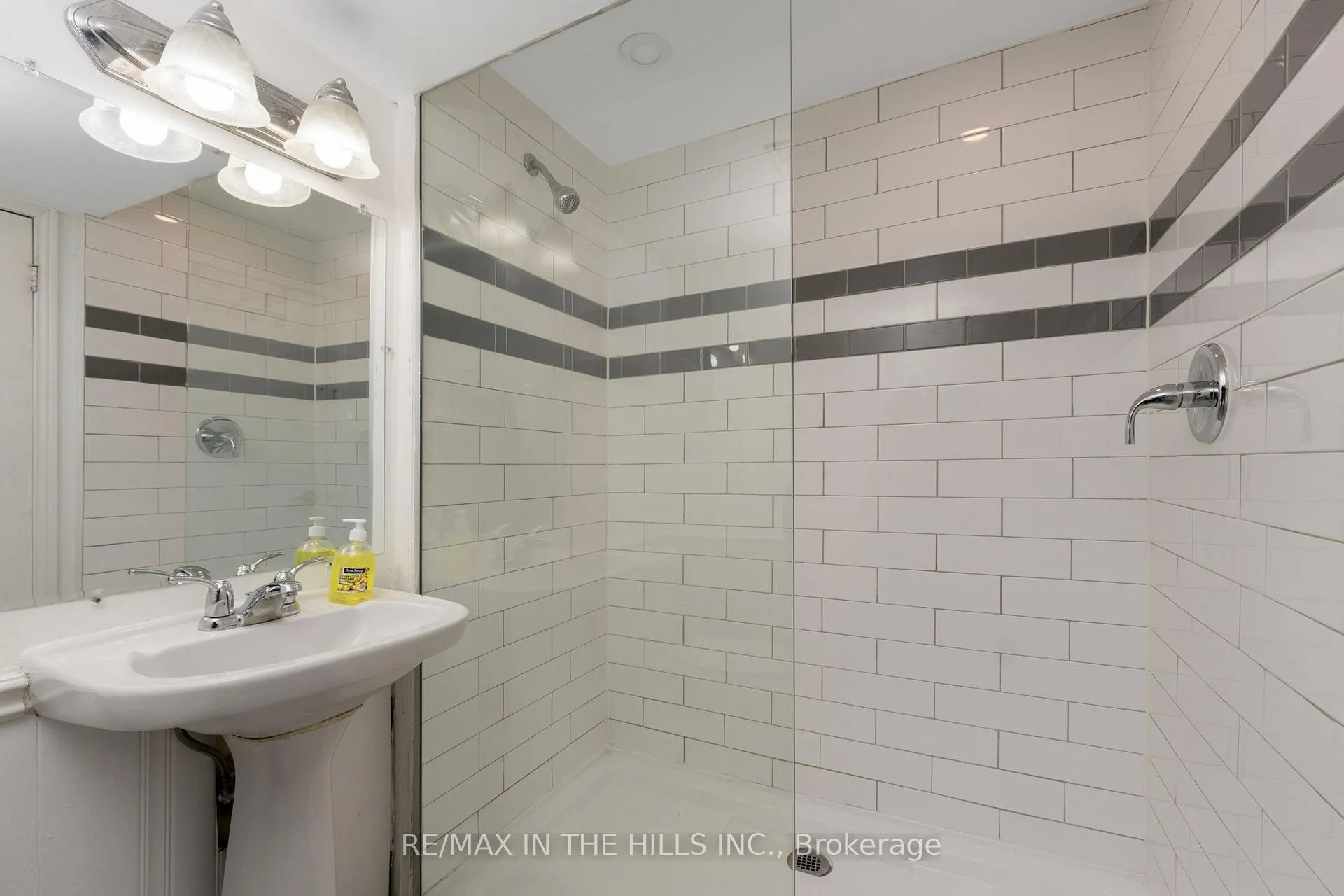 Photo 29 of 45 Algoma Crescent, Hamilton, Buchanan — HOMEH