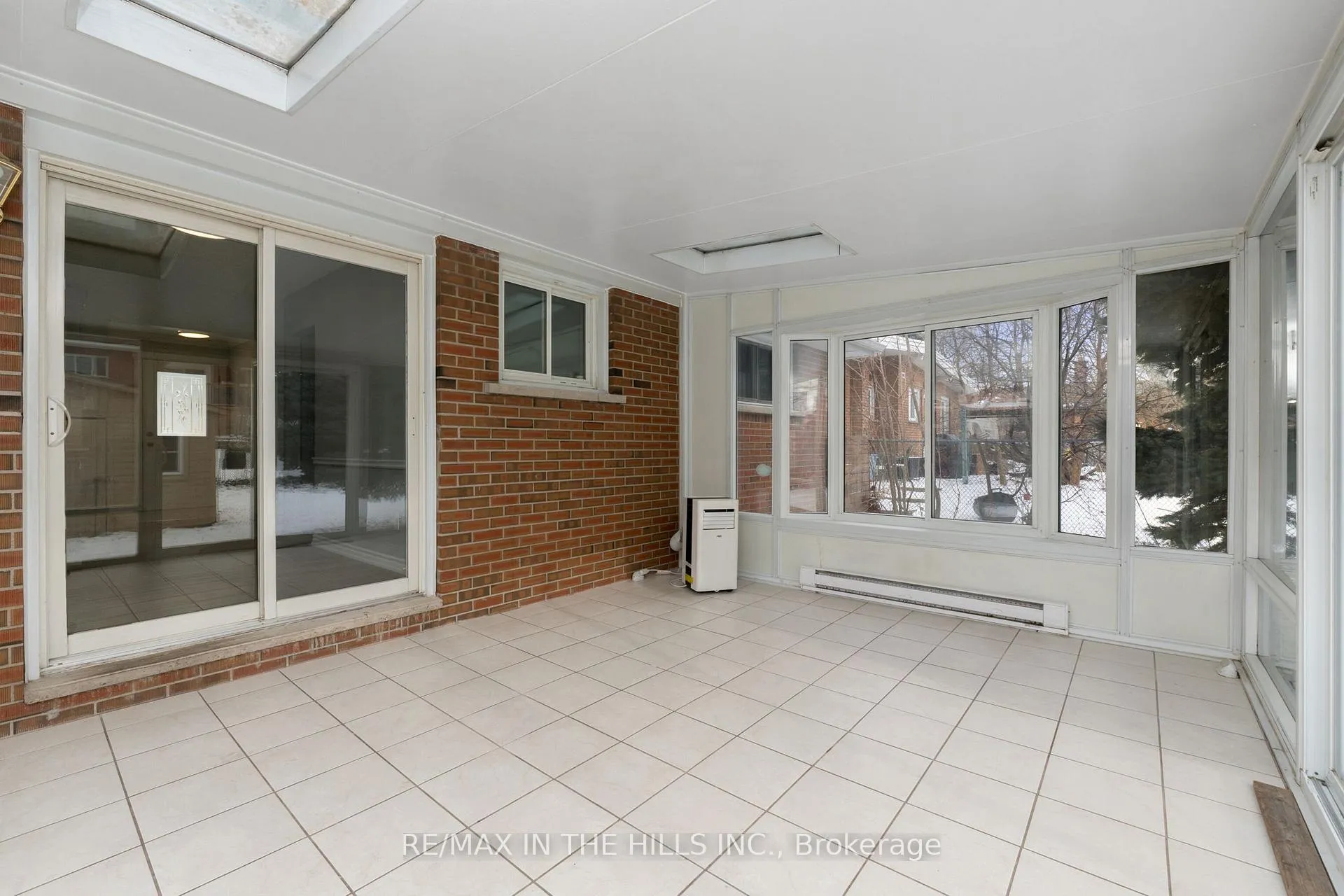 Photo 31 of 45 Algoma Crescent, Hamilton, Buchanan — HOMEH