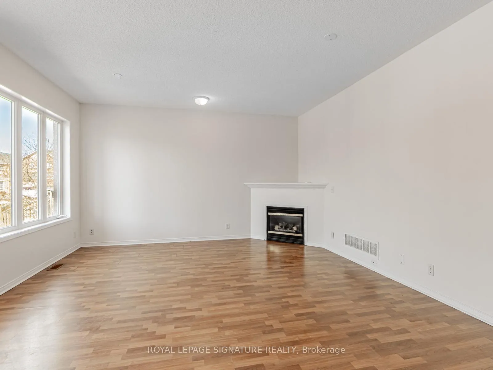 Photo 10 of 33 Bilberry Crescent, Richmond Hill, Rouge Woods — HOMEH