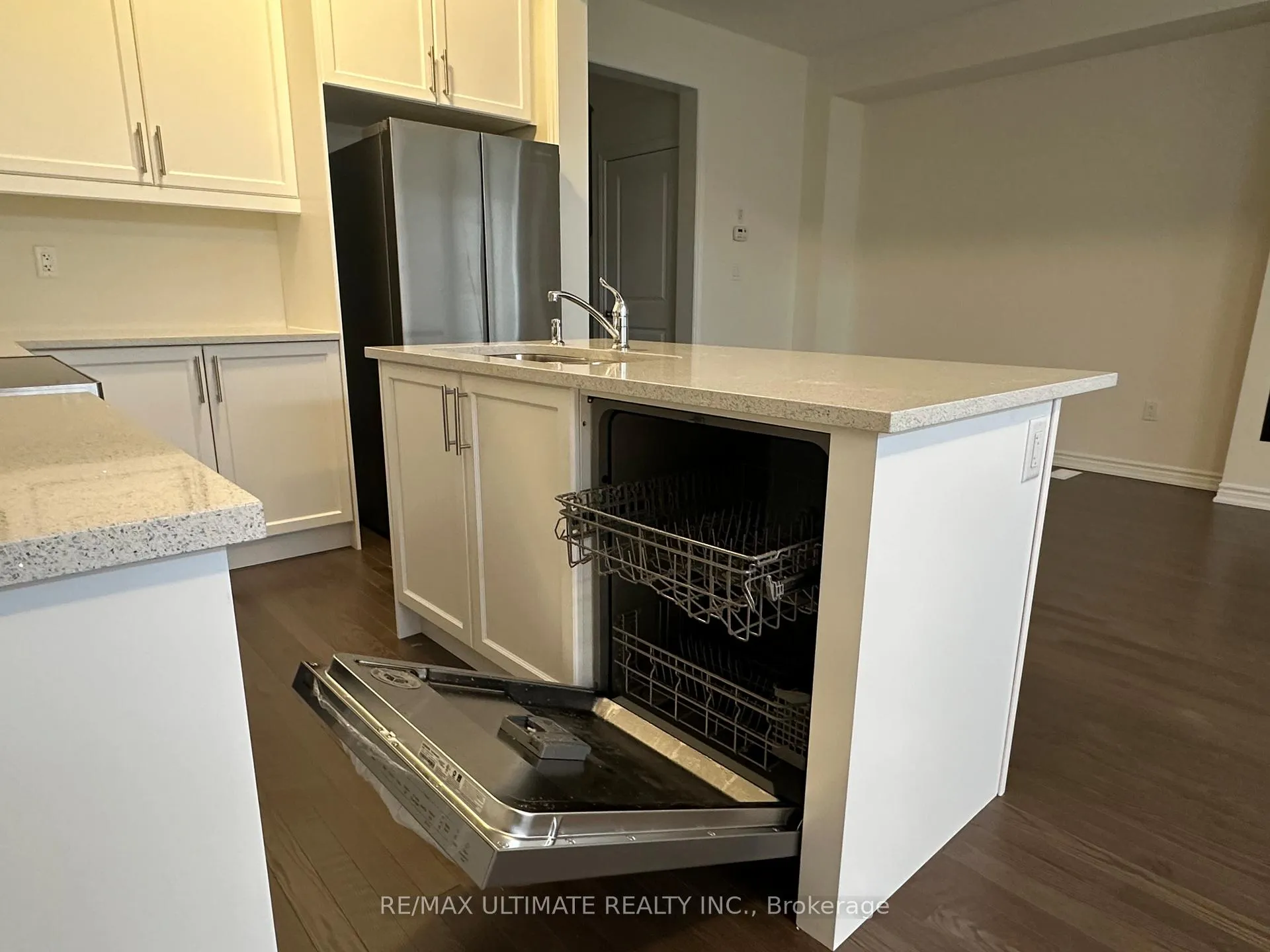 Photo 6 of 123 Haldimand Crescent, Vaughan, Kleinburg — HOMEH