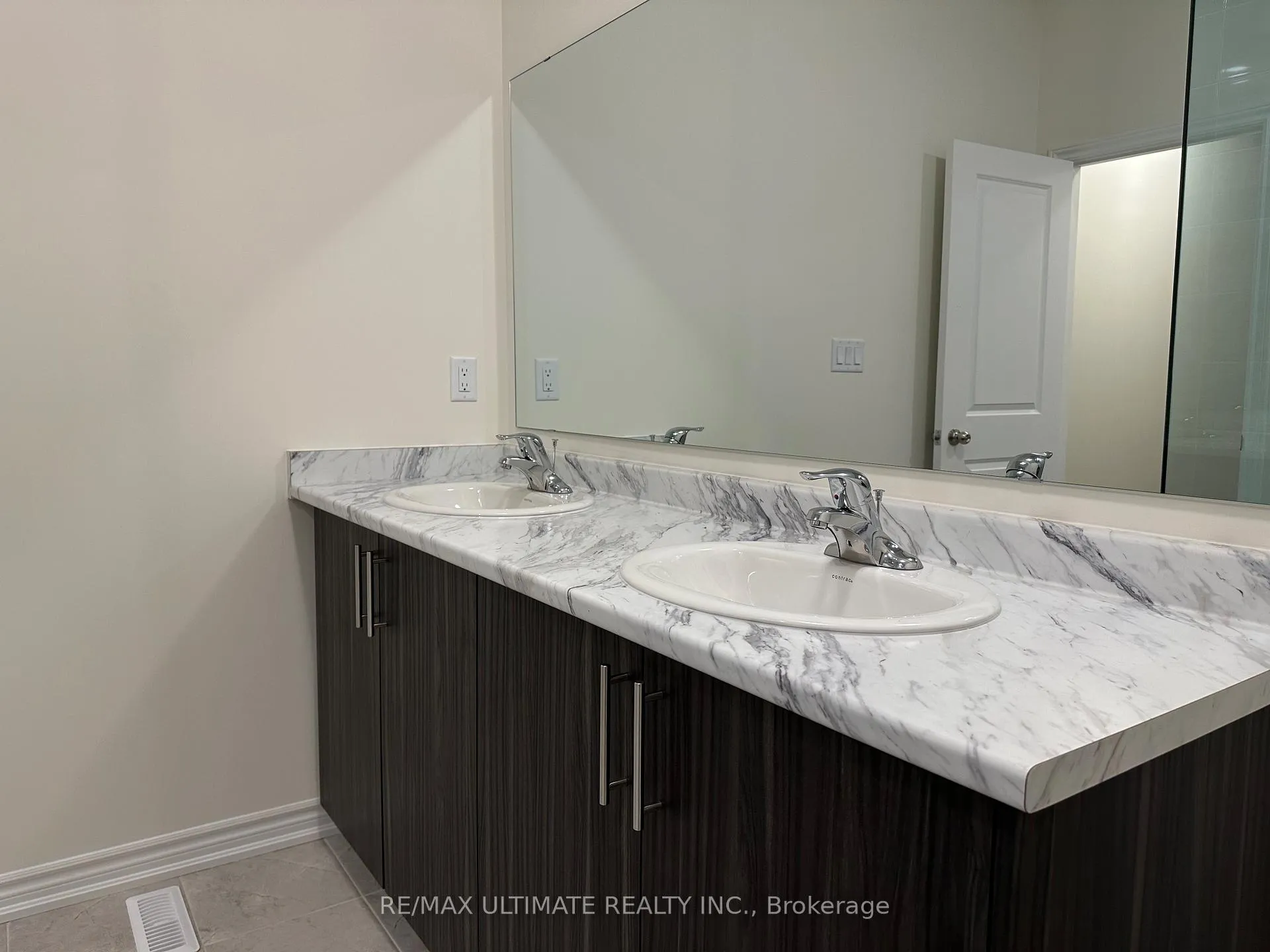 Photo 15 of 123 Haldimand Crescent, Vaughan, Kleinburg — HOMEH