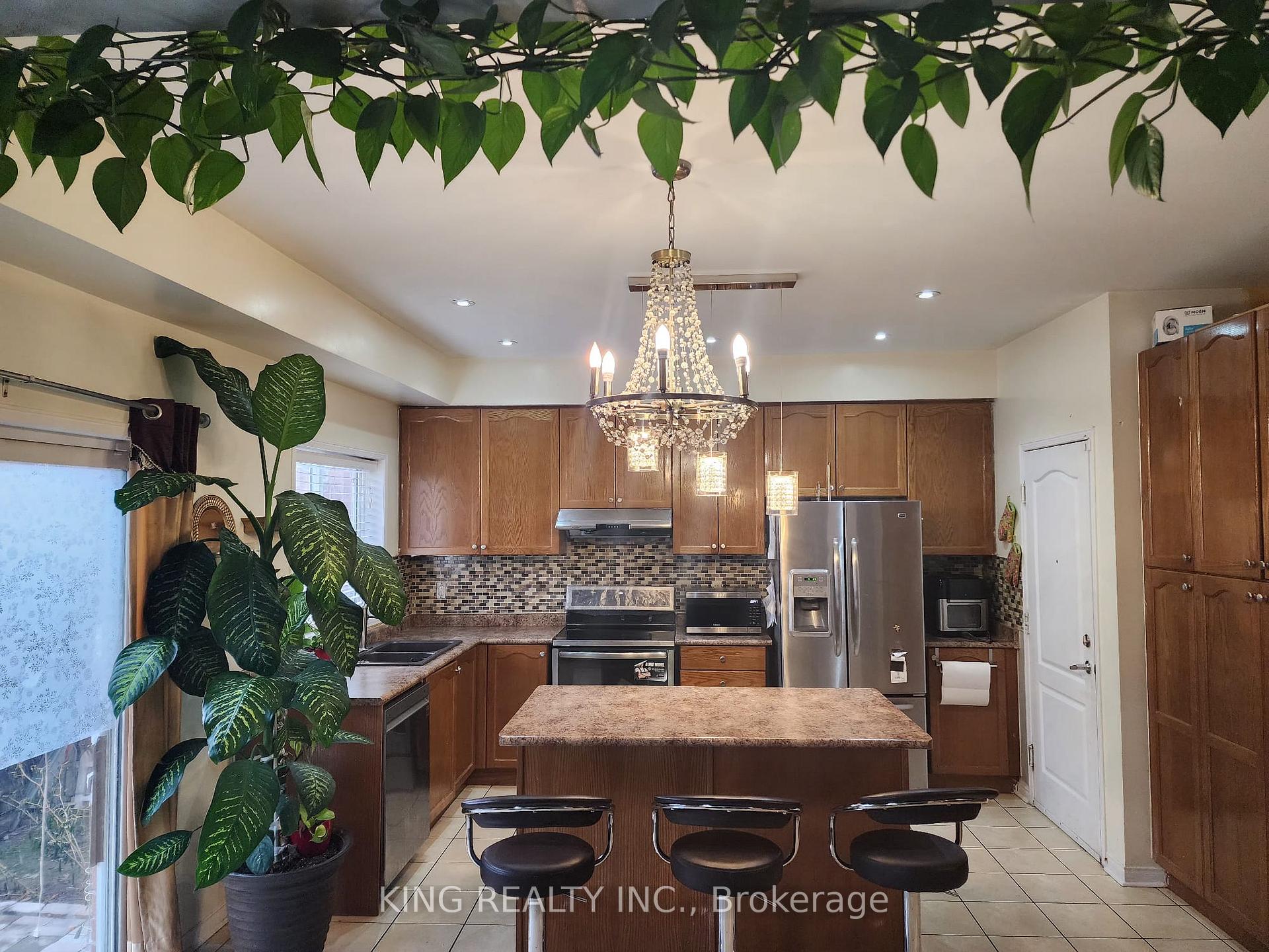 Photo 4 of 12 Travis Crescent, Brampton, Fletcher's Meadow — HOMEH