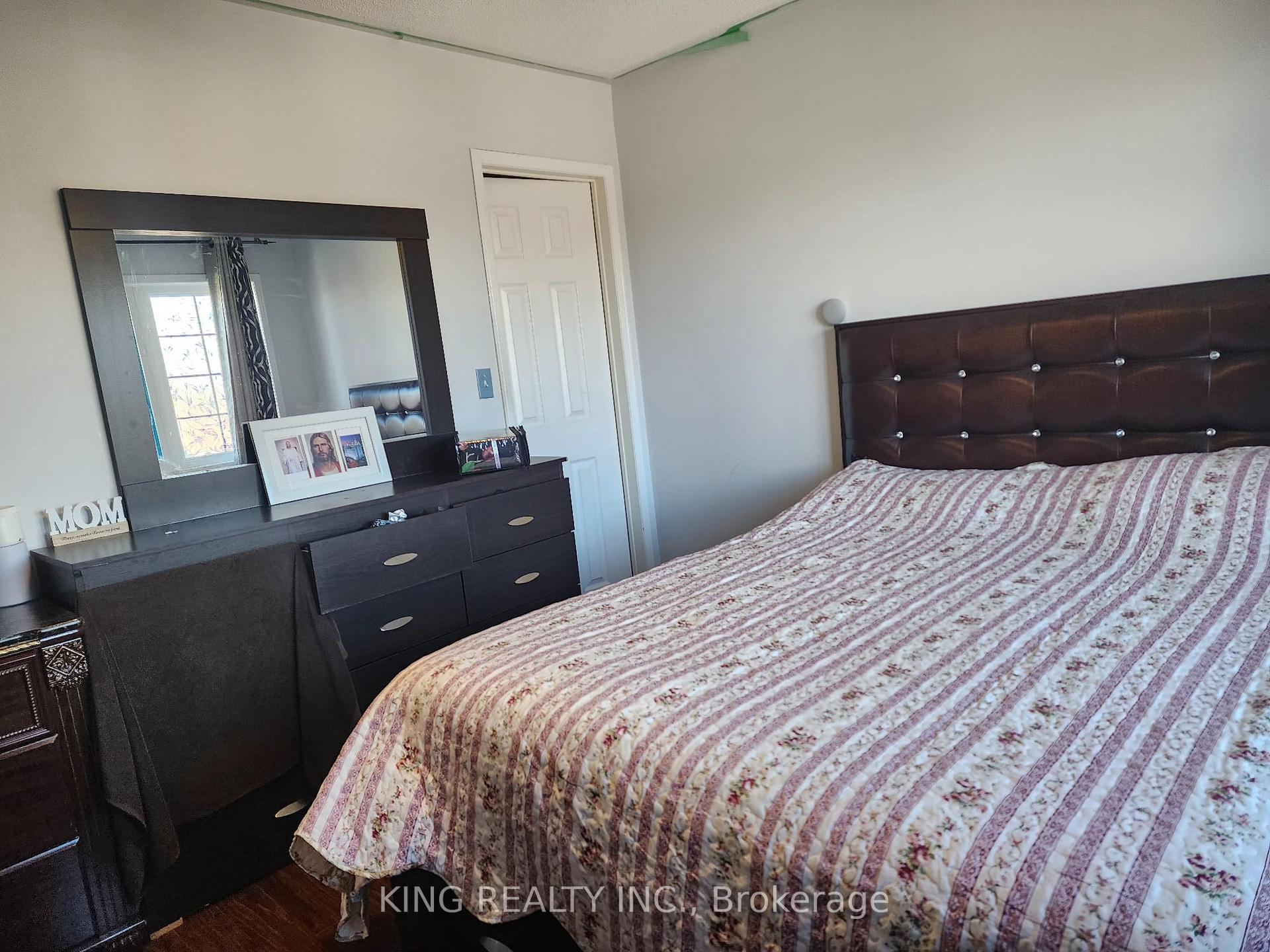 Photo 14 of 12 Travis Crescent, Brampton, Fletcher's Meadow — HOMEH