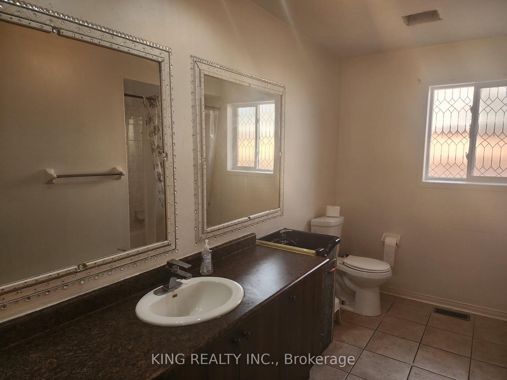Photo 17 of 12 Travis Crescent, Brampton, Fletcher's Meadow — HOMEH