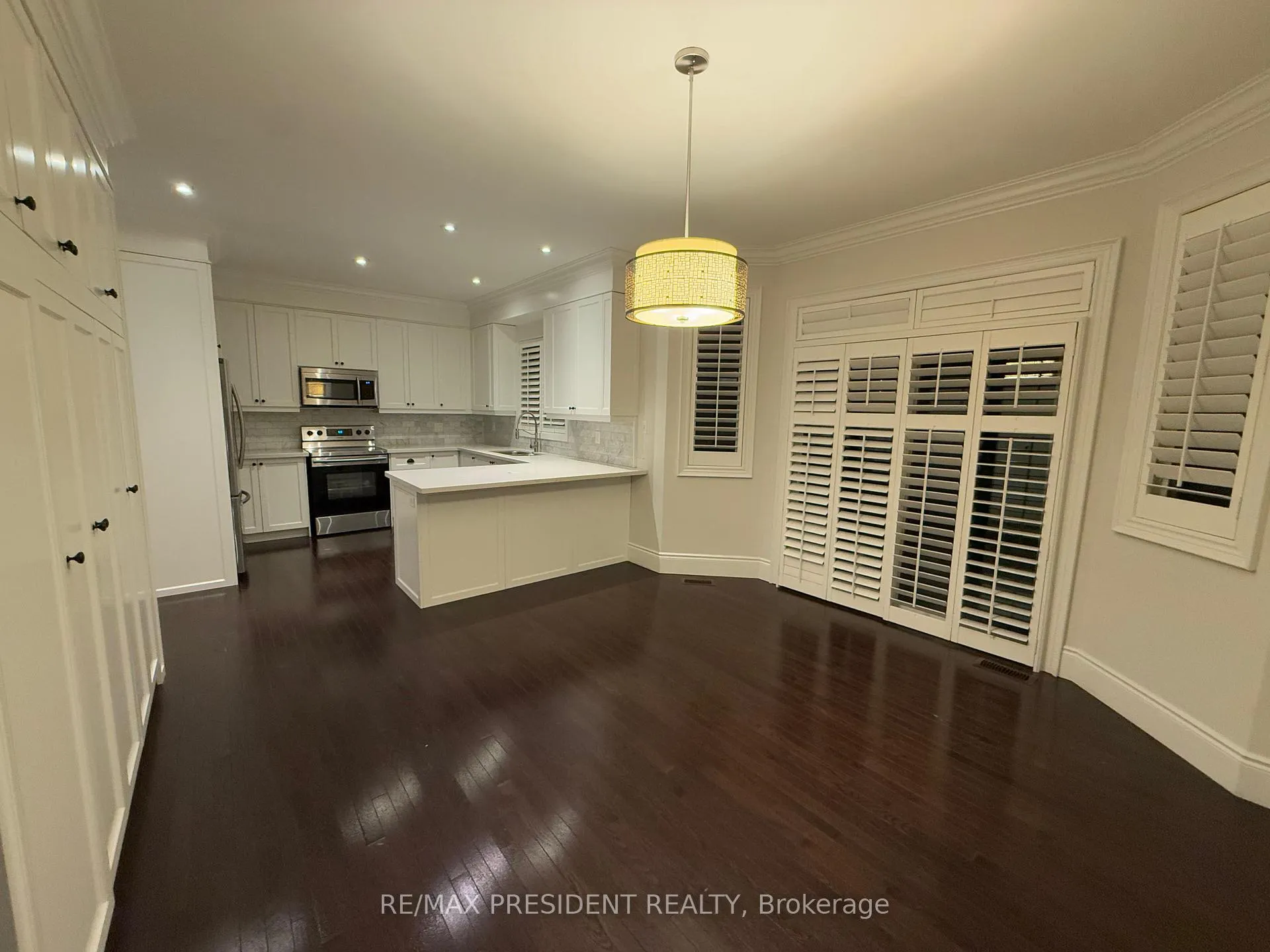 Photo 3 of 165 Humphrey Street S, Hamilton, Waterdown — HOMEH