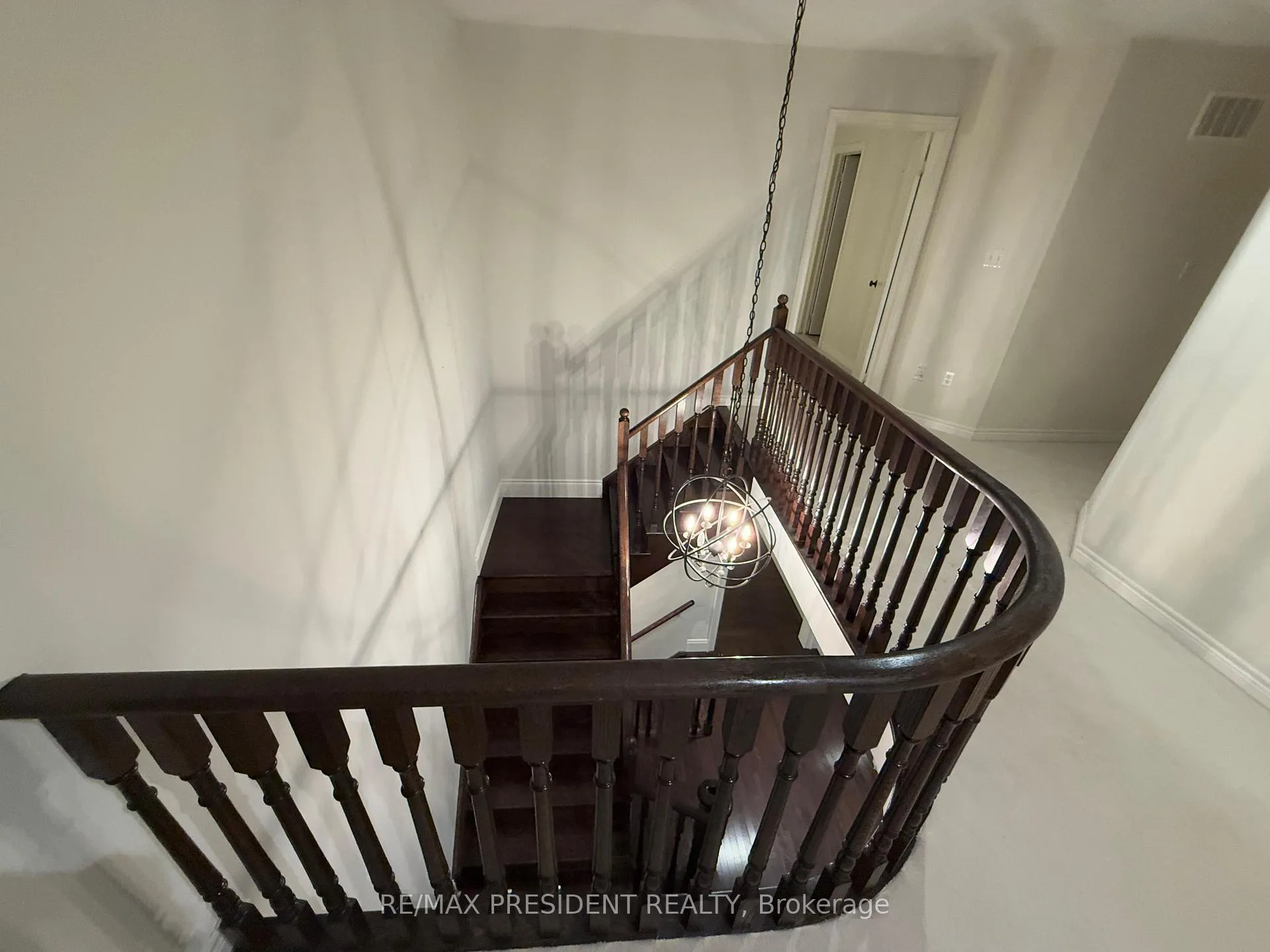 Photo 11 of 165 Humphrey Street S, Hamilton, Waterdown — HOMEH