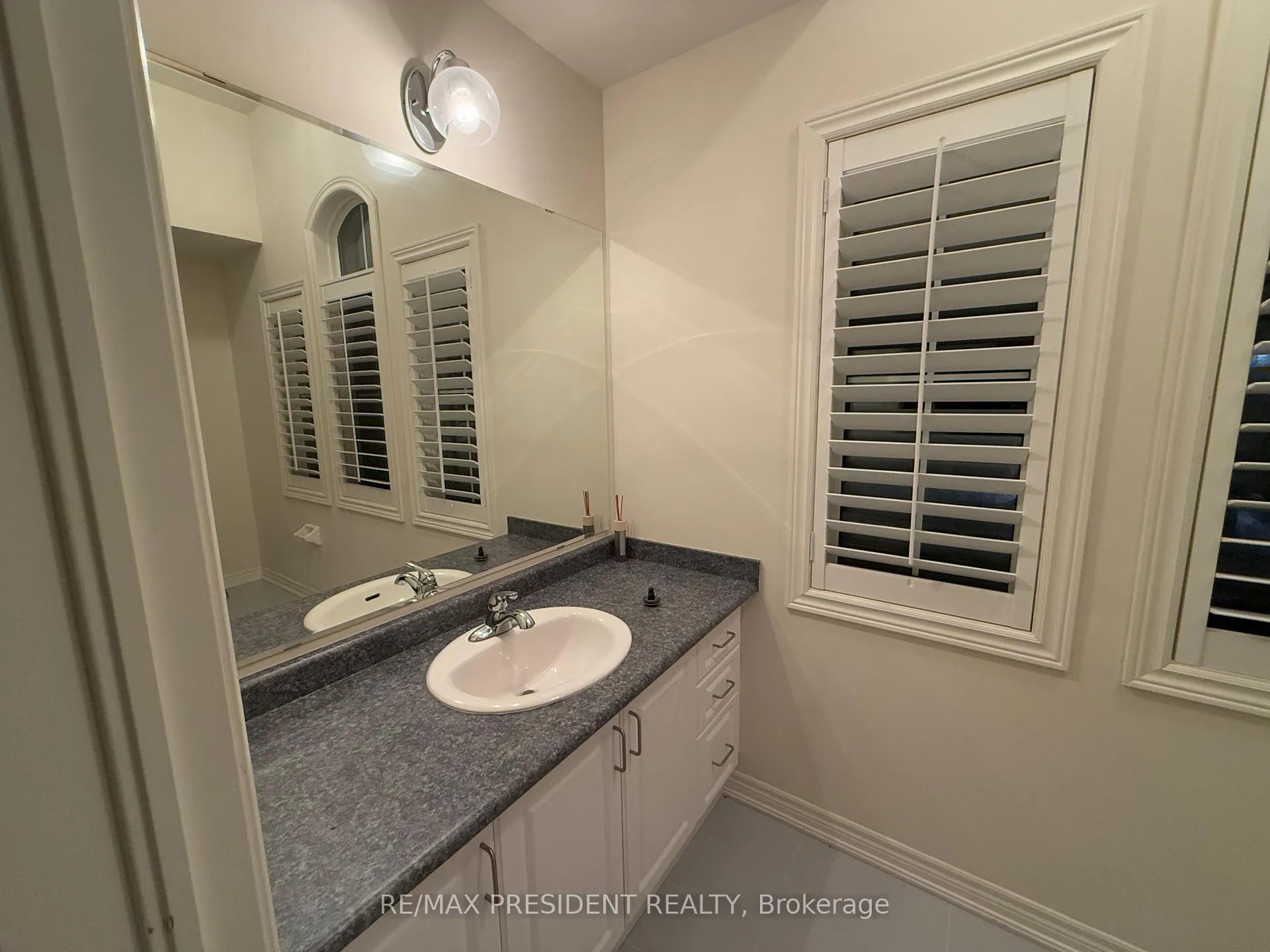 Photo 19 of 165 Humphrey Street S, Hamilton, Waterdown — HOMEH