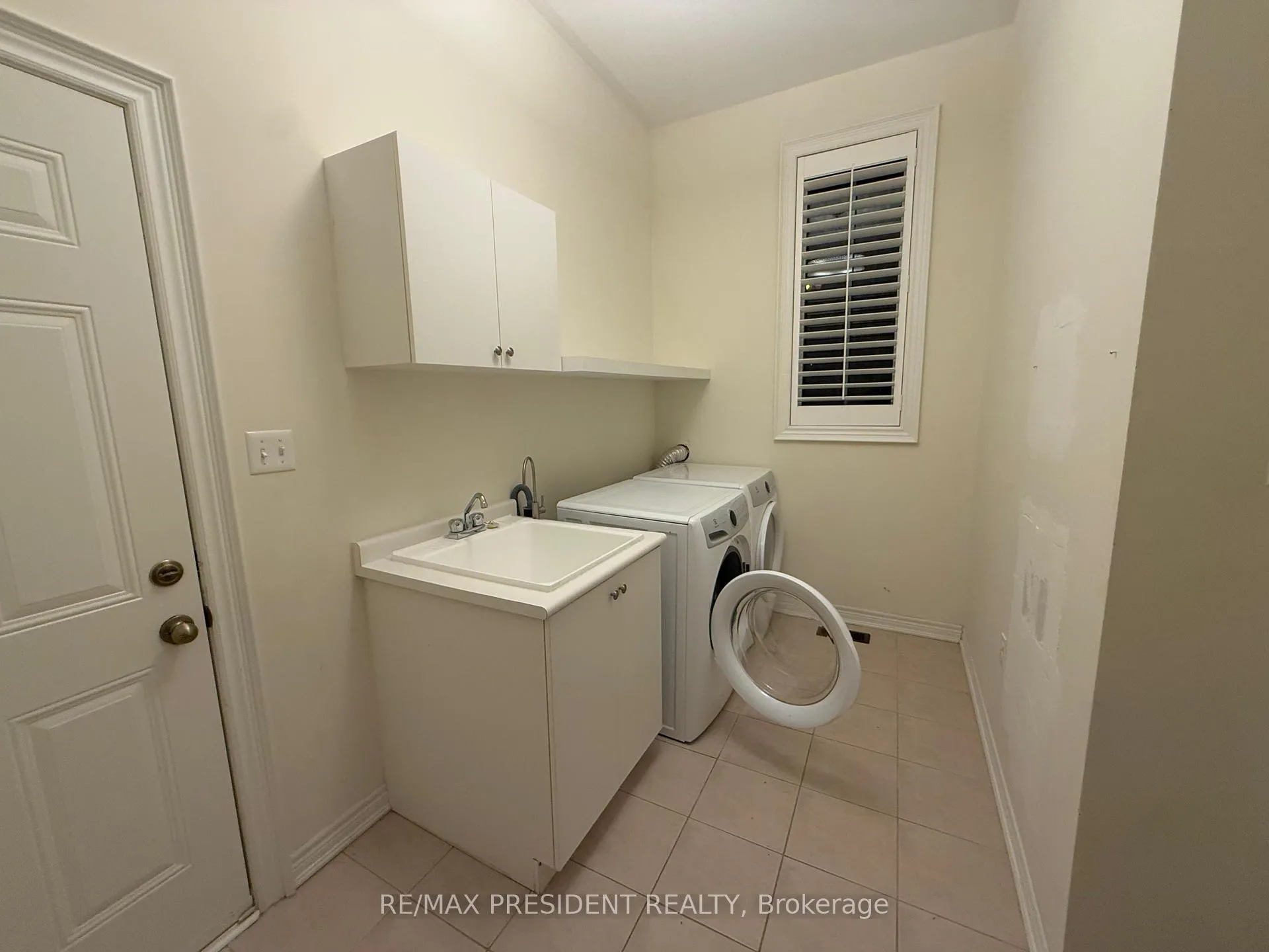 Photo 21 of 165 Humphrey Street S, Hamilton, Waterdown — HOMEH