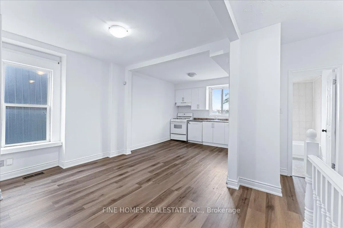Front of Unit 2nd floor, 390 Oakwood Avenue