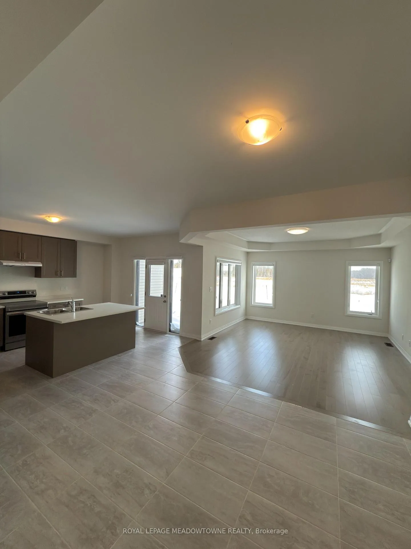Photo 4 of 180 Union Boulevard, Wasaga Beach — HOMEH