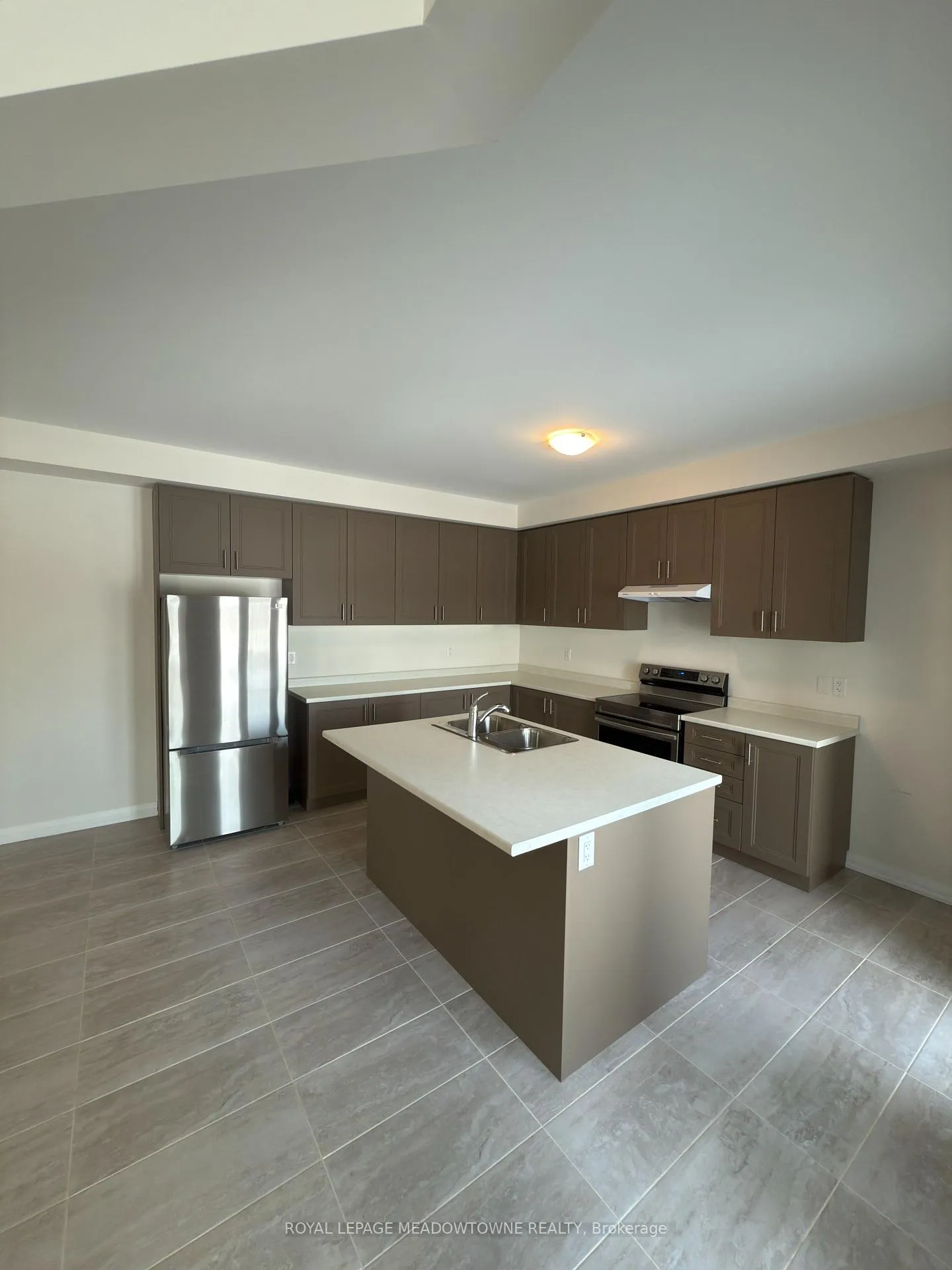 Photo 6 of 180 Union Boulevard, Wasaga Beach — HOMEH