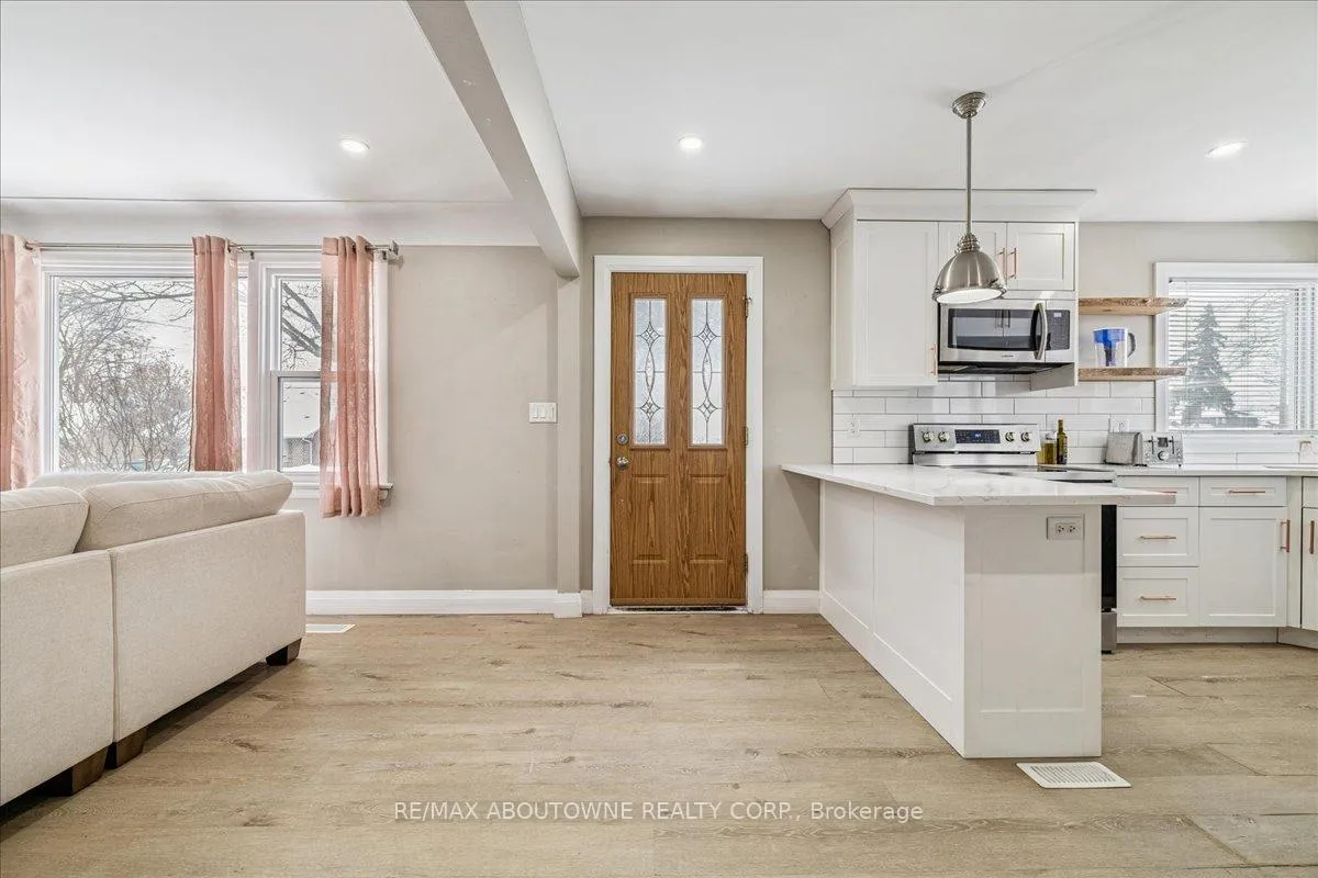 Photo 3 of Unit Upper, 177 Allenby Avenue, Hamilton, Balfour — HOMEH