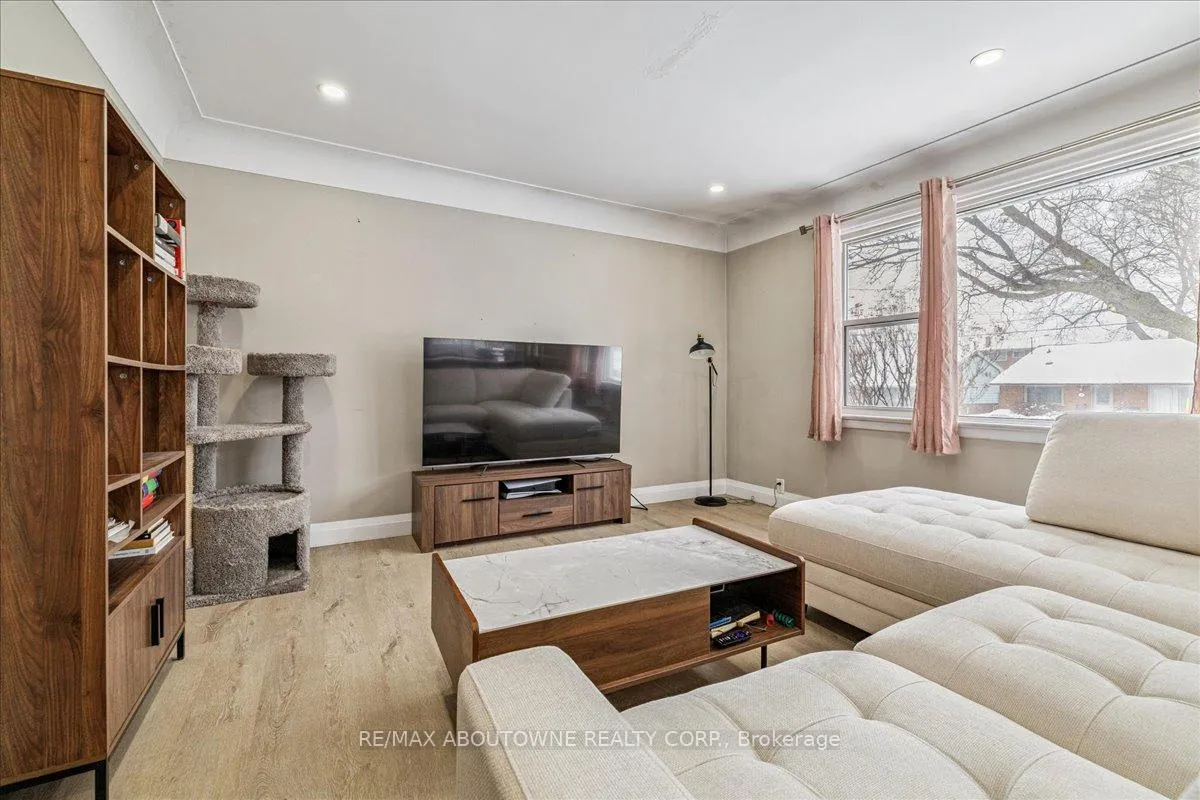 Photo 5 of Unit Upper, 177 Allenby Avenue, Hamilton, Balfour — HOMEH