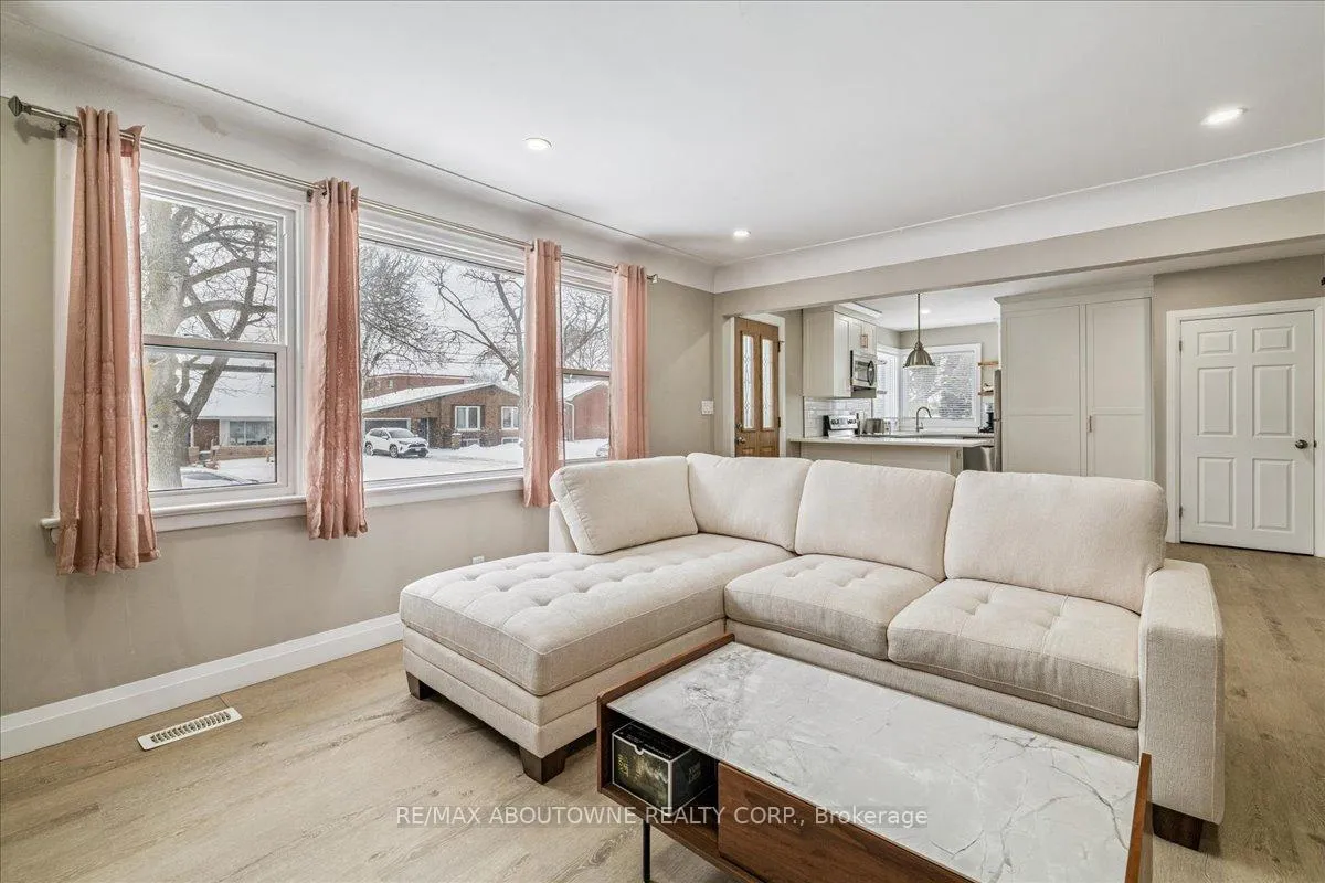Photo 7 of Unit Upper, 177 Allenby Avenue, Hamilton, Balfour — HOMEH
