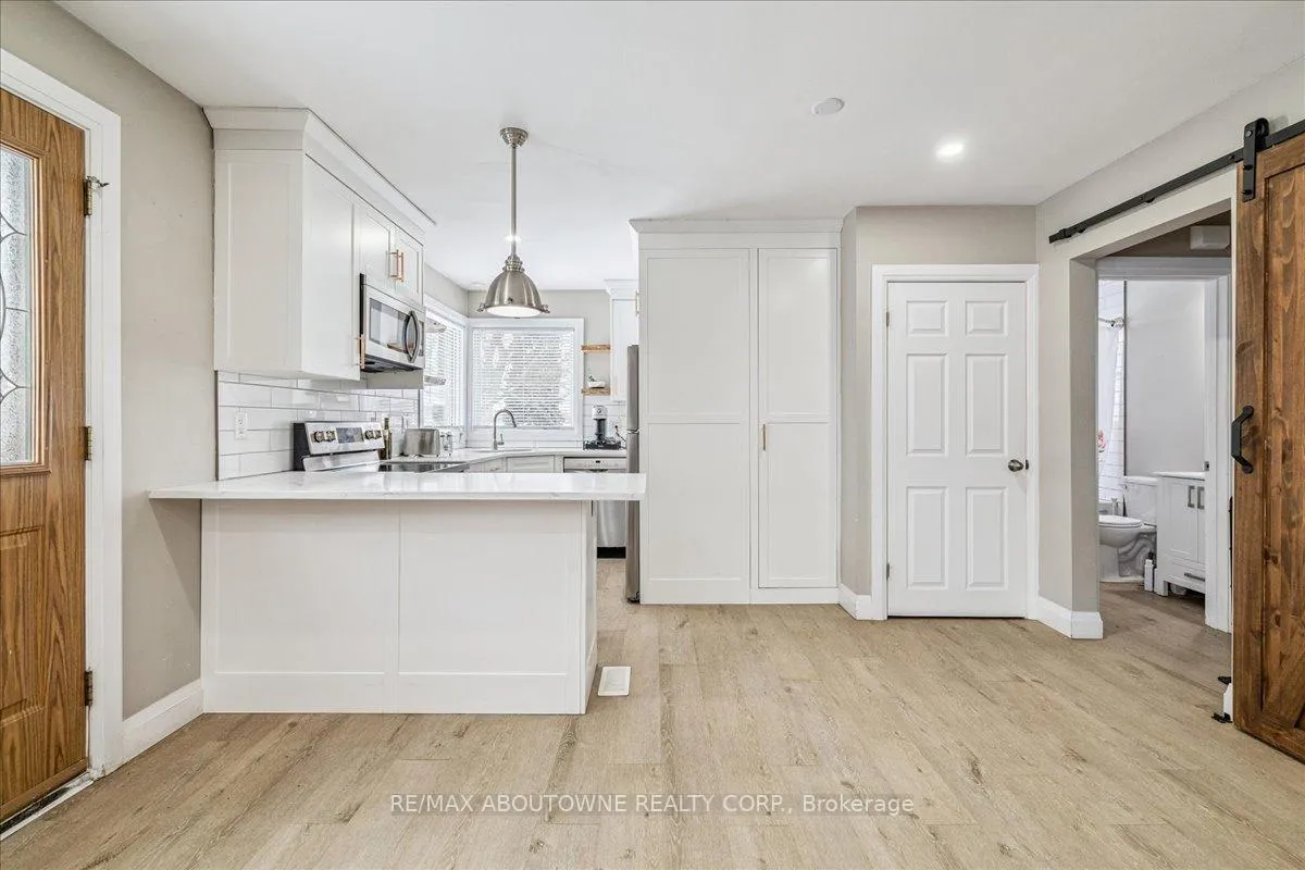 Photo 9 of Unit Upper, 177 Allenby Avenue, Hamilton, Balfour — HOMEH