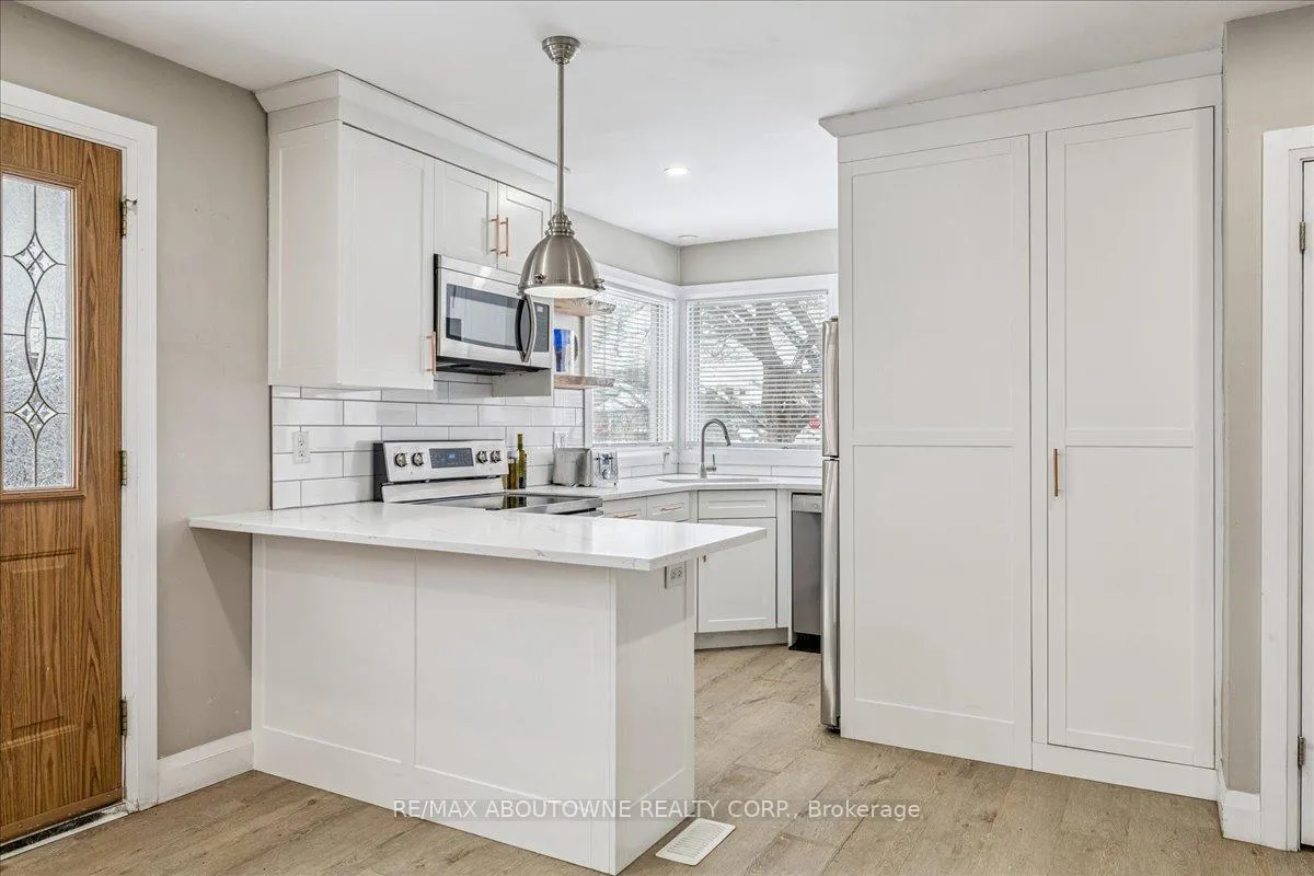 Photo 10 of Unit Upper, 177 Allenby Avenue, Hamilton, Balfour — HOMEH