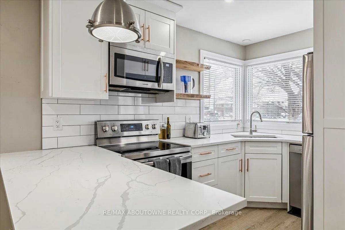 Photo 11 of Unit Upper, 177 Allenby Avenue, Hamilton, Balfour — HOMEH