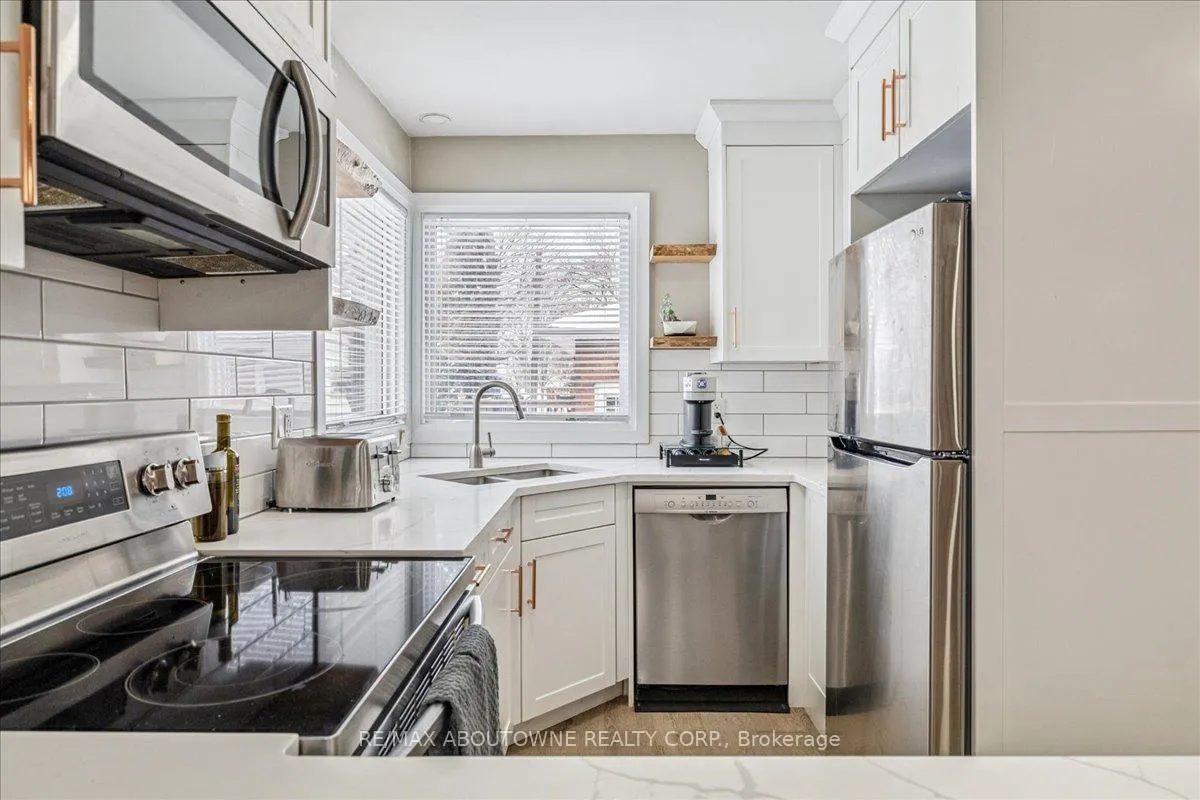 Photo 12 of Unit Upper, 177 Allenby Avenue, Hamilton, Balfour — HOMEH