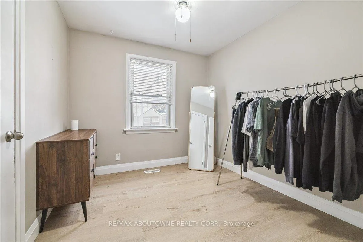 Photo 15 of Unit Upper, 177 Allenby Avenue, Hamilton, Balfour — HOMEH