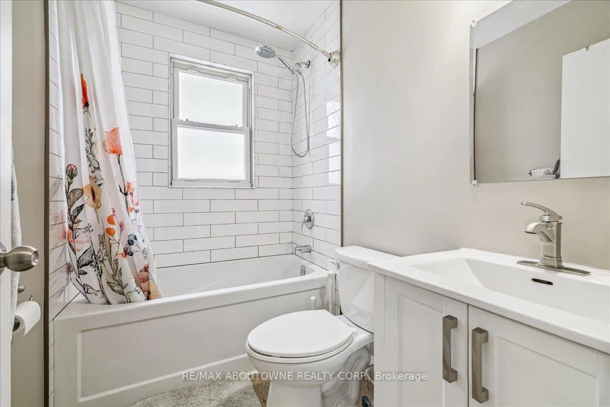 Photo 18 of Unit Upper, 177 Allenby Avenue, Hamilton, Balfour — HOMEH