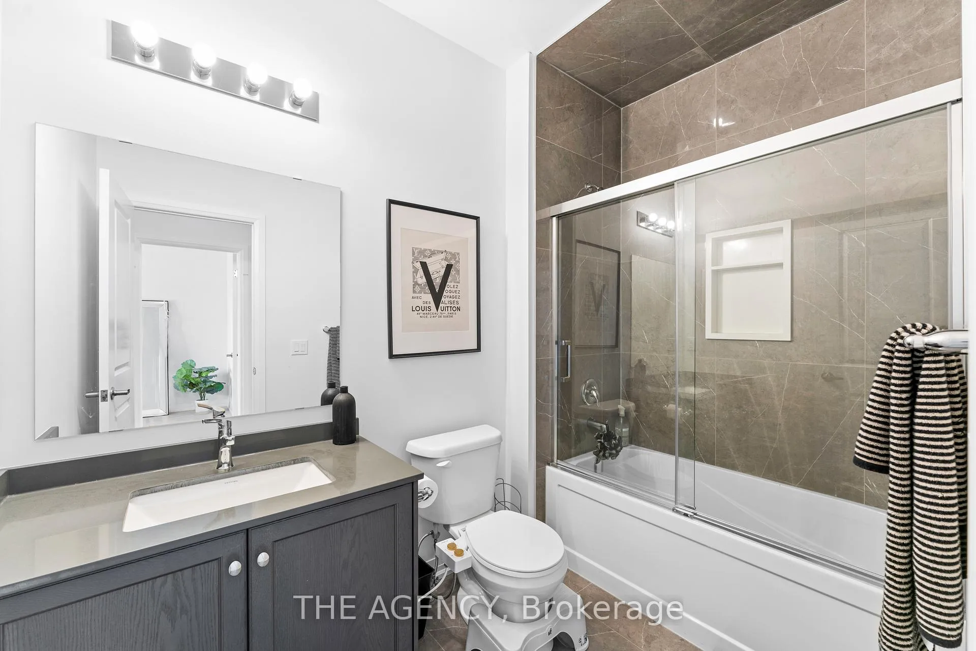 Photo 15 of 49 Tipp Drive, Richmond Hill, Rural Richmond Hill — HOMEH