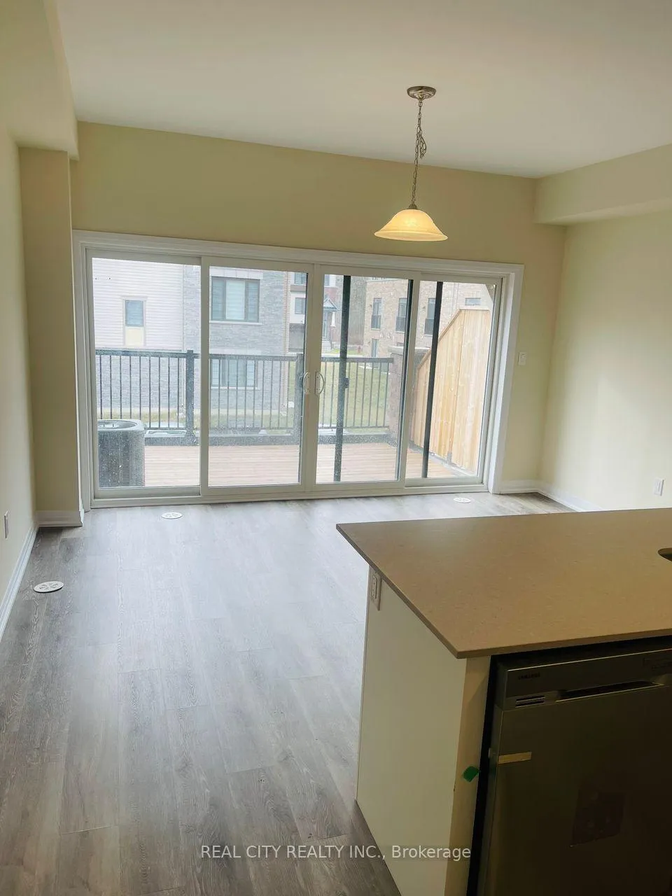 Photo 4 of Unit 6, 185 Bedrock Drive, Hamilton, Stoney Creek — HOMEH