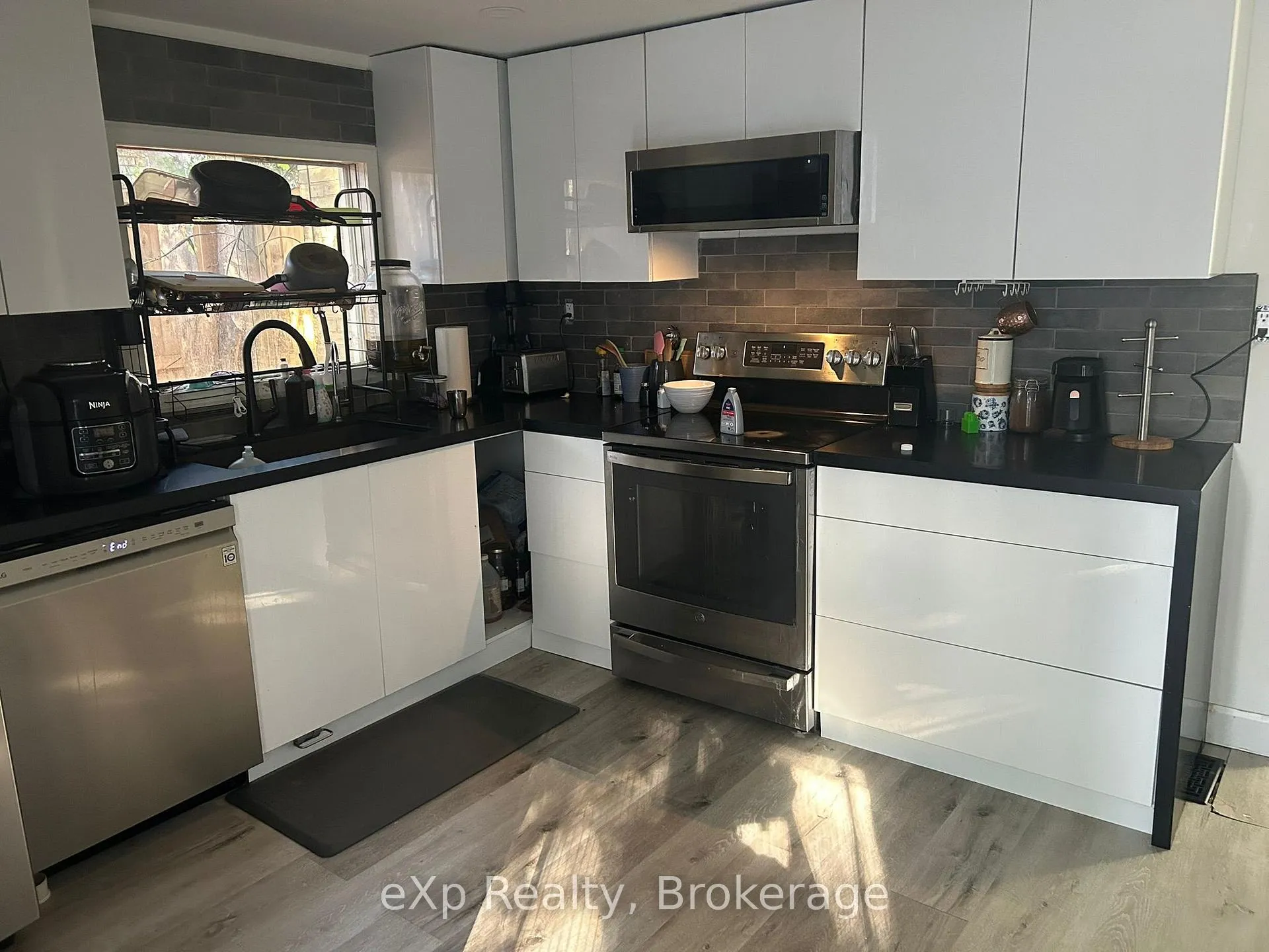 Photo 2 of 159 Waterloo Street, Kitchener — HOMEH