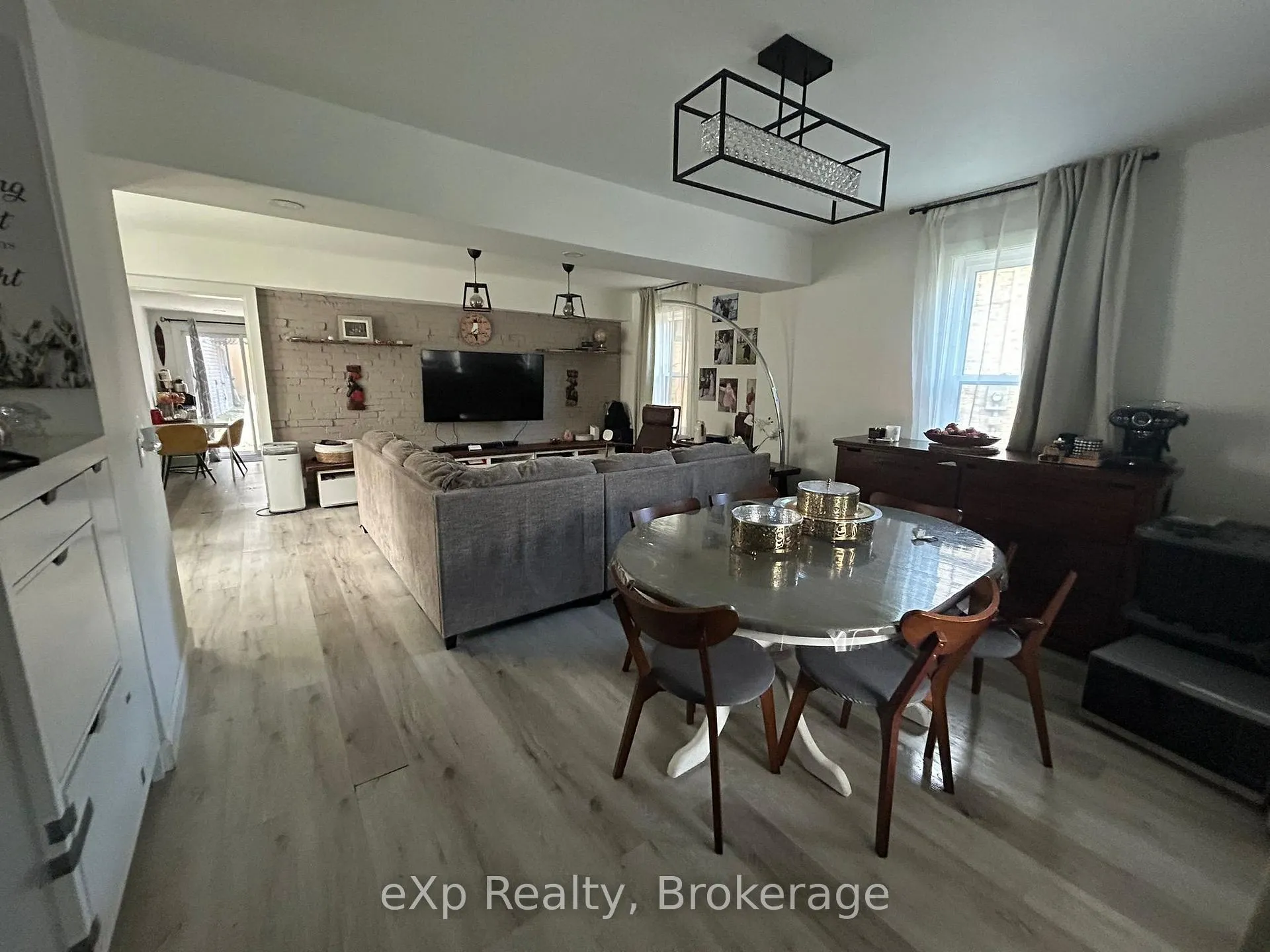 Photo 3 of 159 Waterloo Street, Kitchener — HOMEH