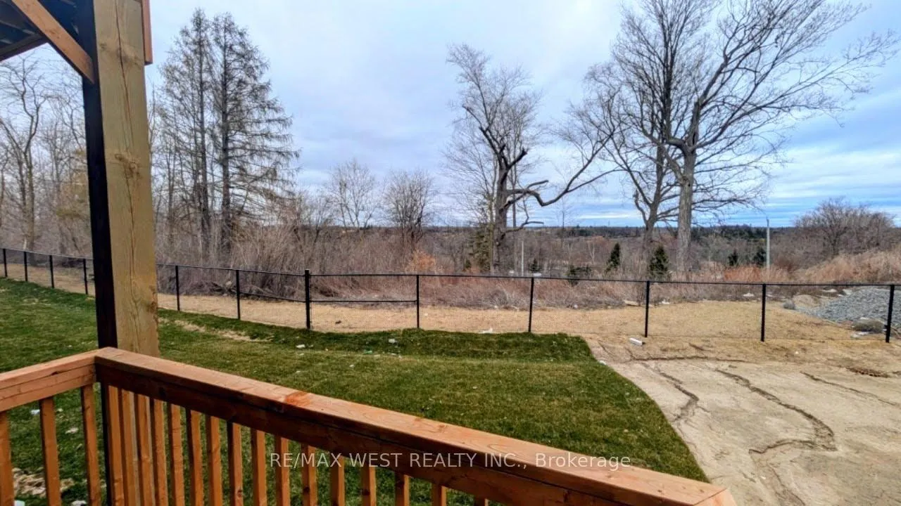 Photo 3 of 11 Paradox Street, Vaughan, Kleinburg — HOMEH