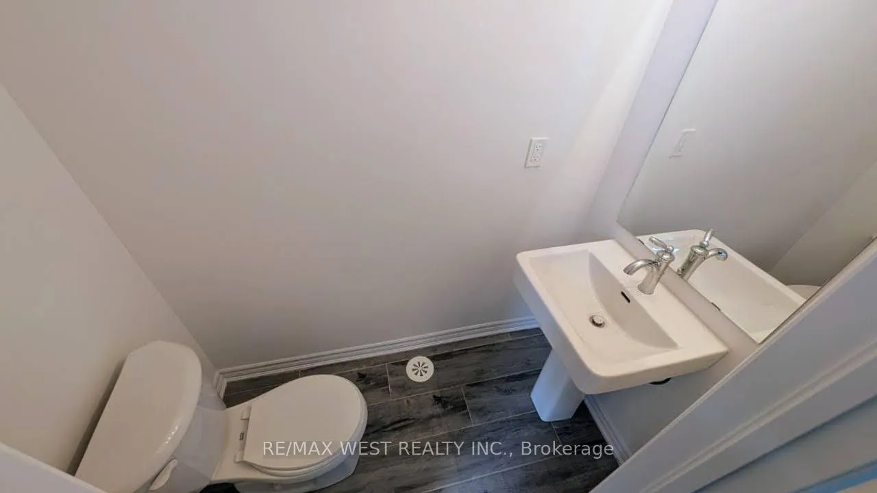 Photo 12 of 11 Paradox Street, Vaughan, Kleinburg — HOMEH