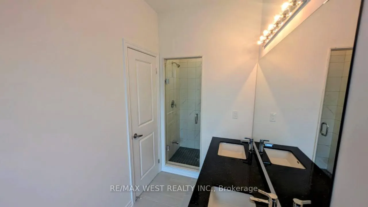 Photo 18 of 11 Paradox Street, Vaughan, Kleinburg — HOMEH