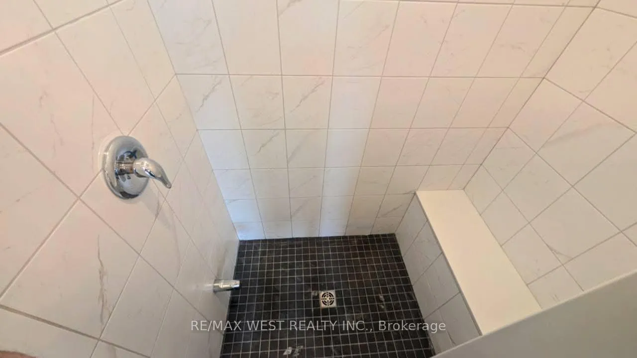 Photo 19 of 11 Paradox Street, Vaughan, Kleinburg — HOMEH