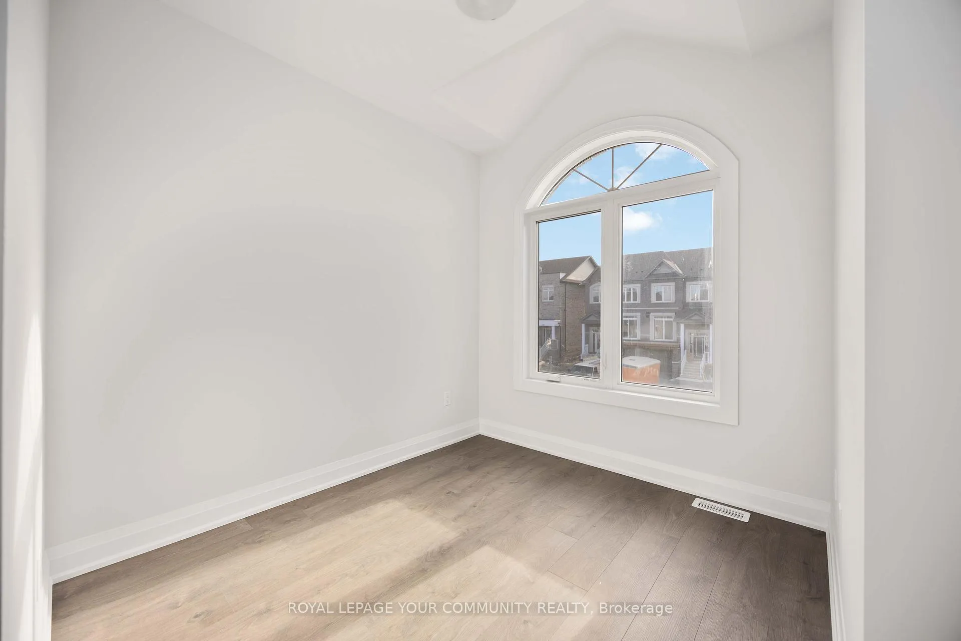 Photo 17 of 142 Seguin Street, Richmond Hill, Oak Ridges — HOMEH