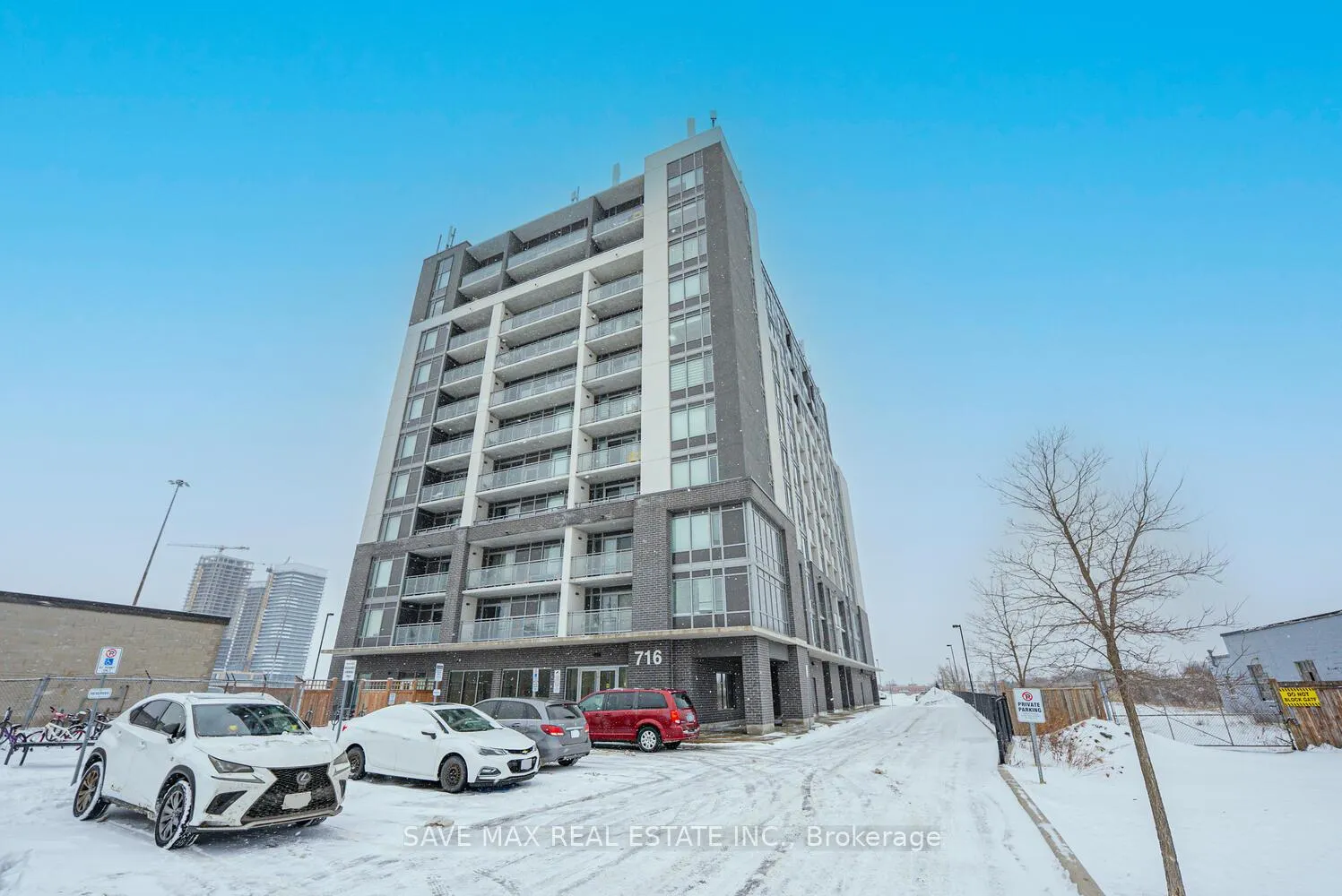 Front of Unit 1001, 716 Main Street East