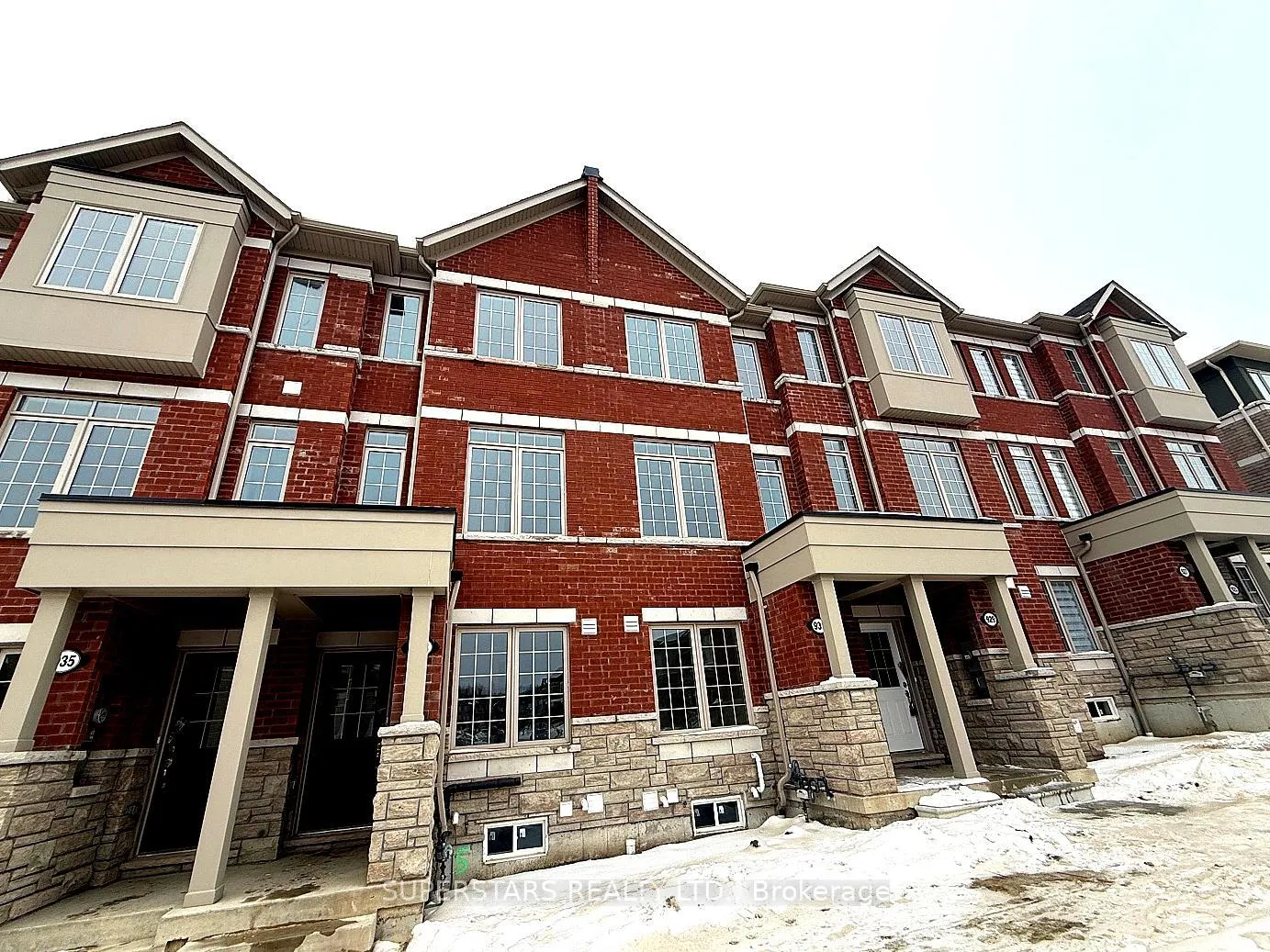 Photo 1 of 933 Crowsnest Hollow, Pickering, Rural Pickering — HOMEH