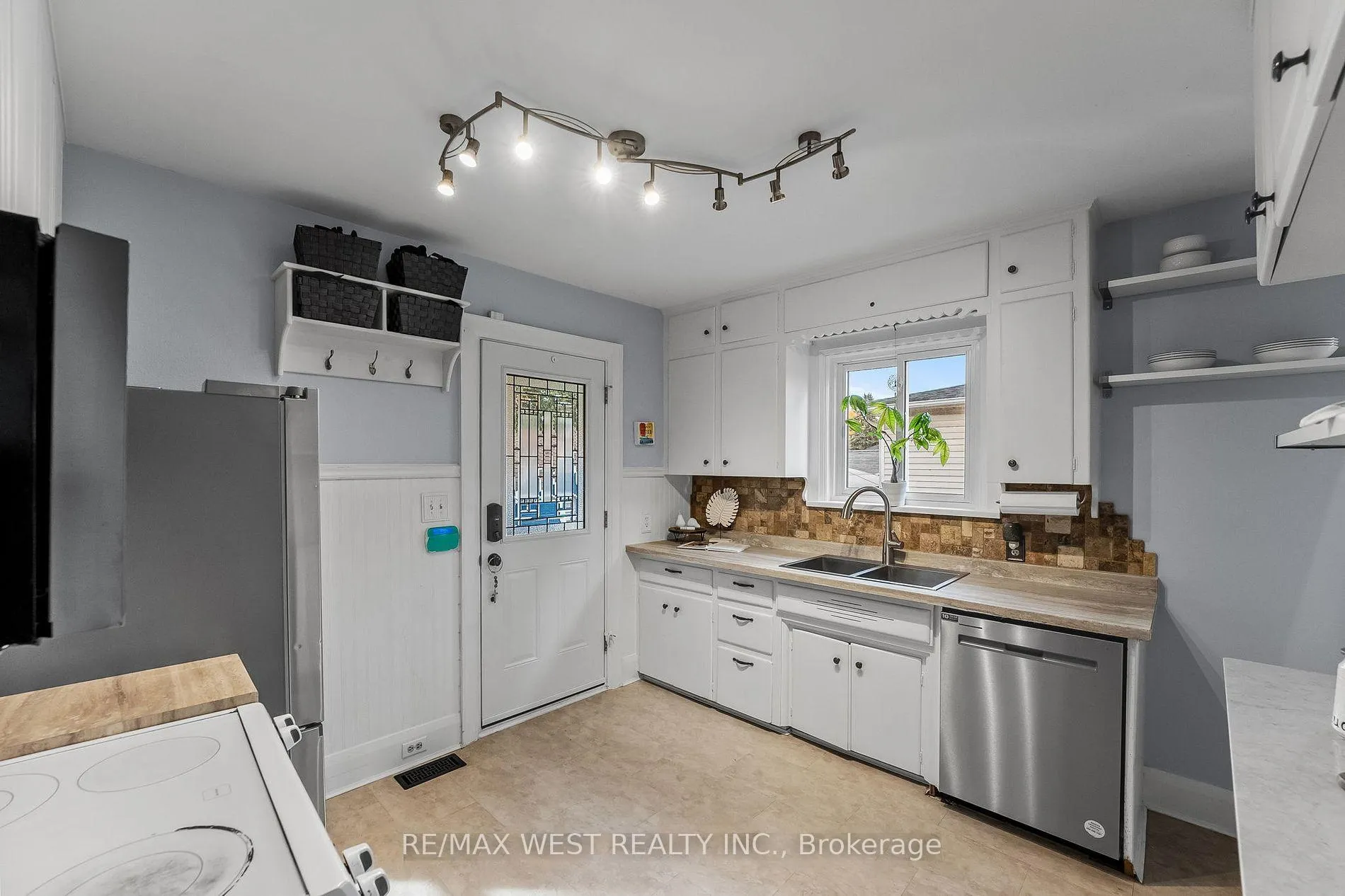 Photo 14 of 253 Ritson Road, Oshawa, Central — HOMEH