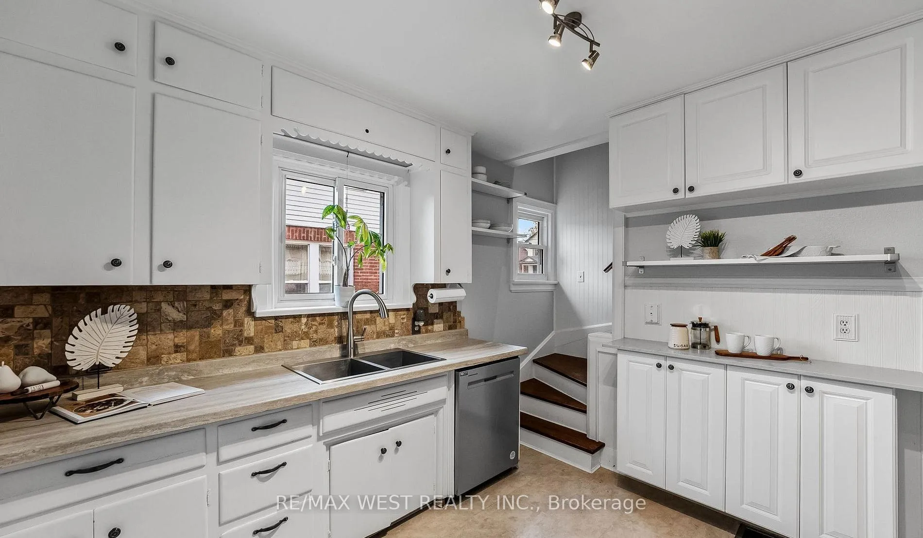 Photo 17 of 253 Ritson Road, Oshawa, Central — HOMEH