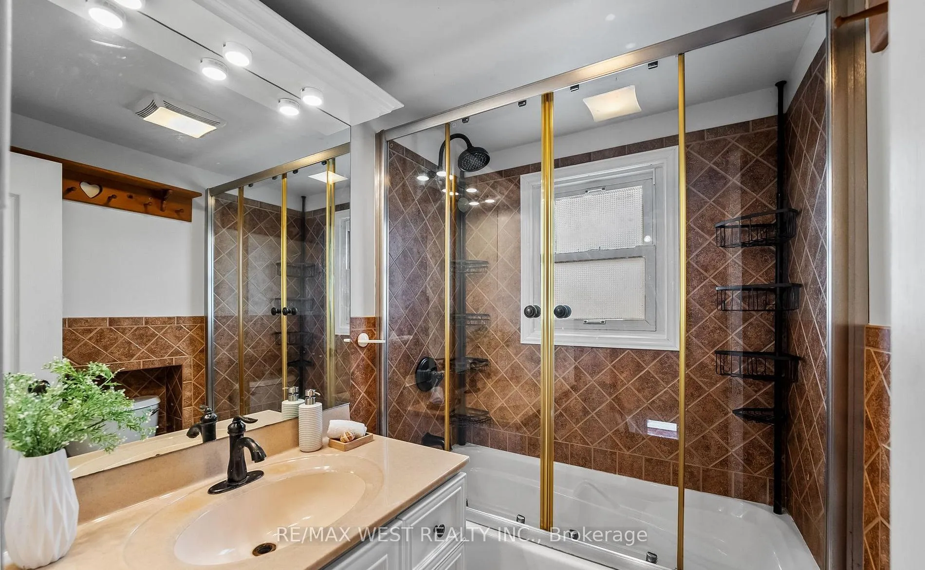 Photo 26 of 253 Ritson Road, Oshawa, Central — HOMEH