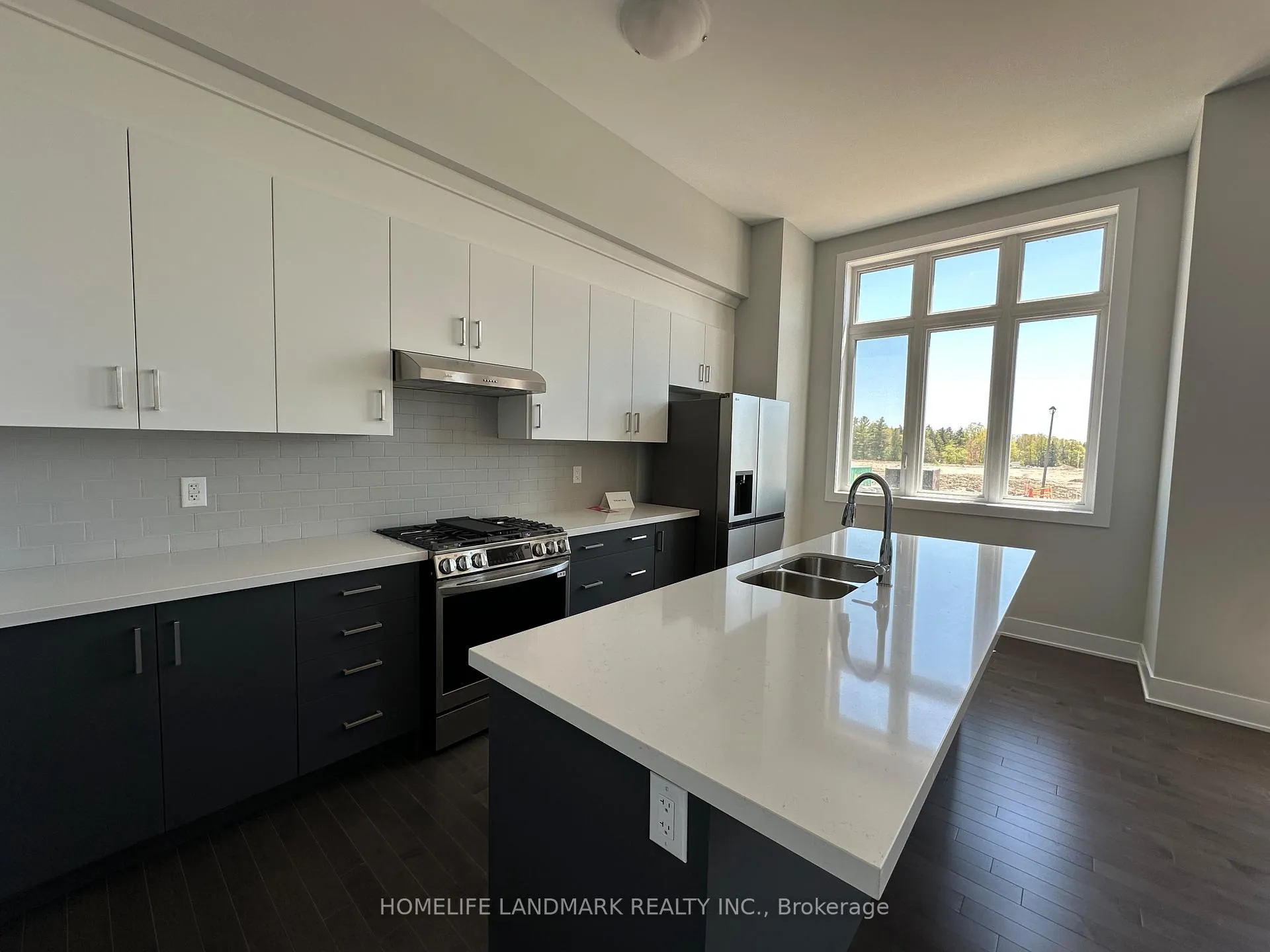 Photo 3 of 23 Nanhai Avenue, Markham, Angus Glen — HOMEH