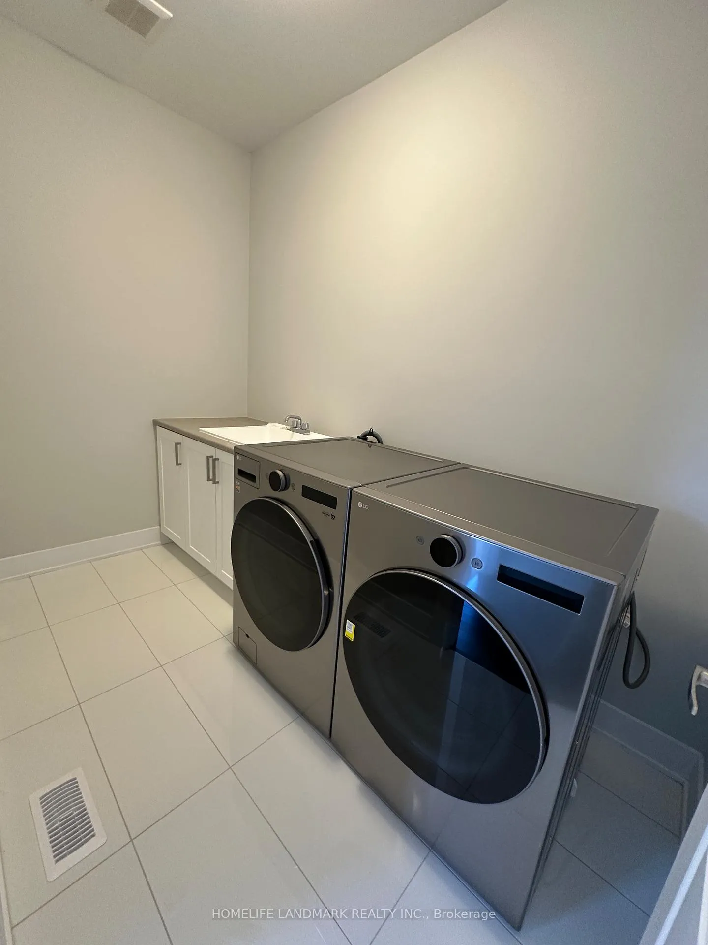 Photo 7 of 23 Nanhai Avenue, Markham, Angus Glen — HOMEH